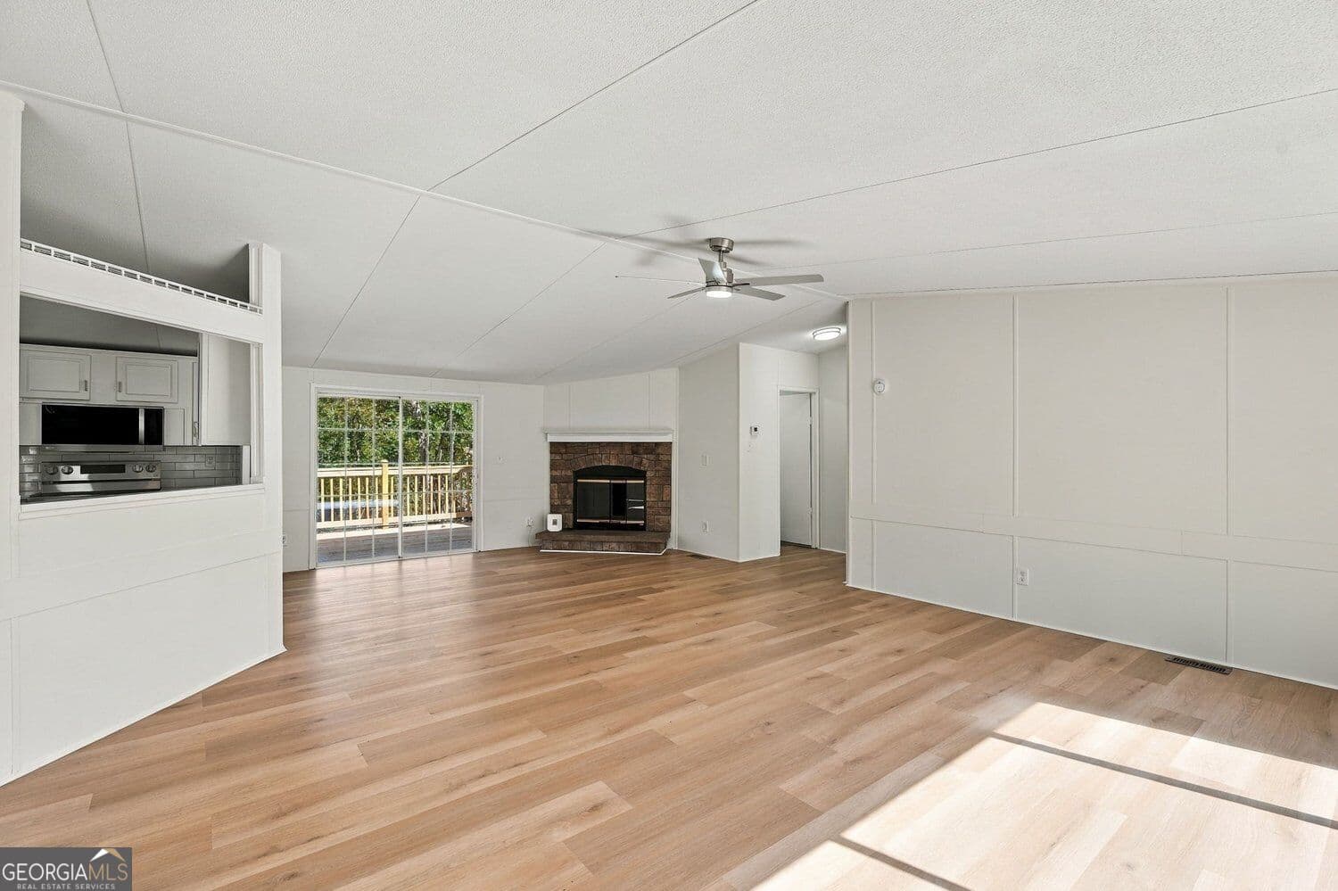 3 bedroom, 2 bathroom, 1,792 sq ft manufactured home,single family residence for sale at 117 Early Spring Court, Greenville, GA 30222 — photo 3