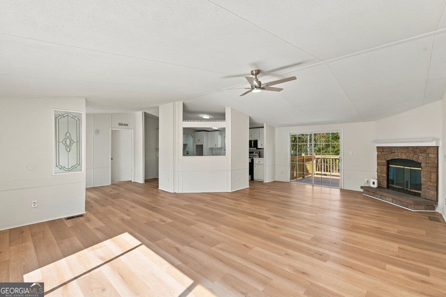 3 bedroom, 2 bathroom, 1,792 sq ft manufactured home,single family residence for sale at 117 Early Spring Court, Greenville, GA 30222 — photo 5