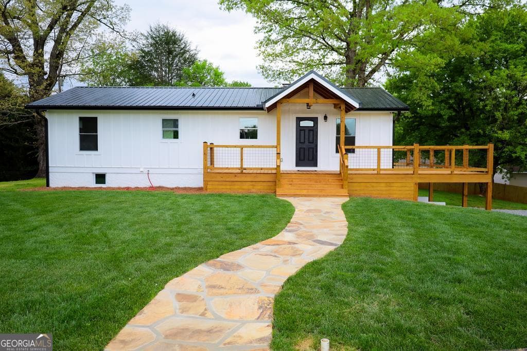 3 bedroom, 3 bathroom, 1,379 sq ft single family residence sold at 94 BREEZY KNOB Road, Franklin, NC 28734