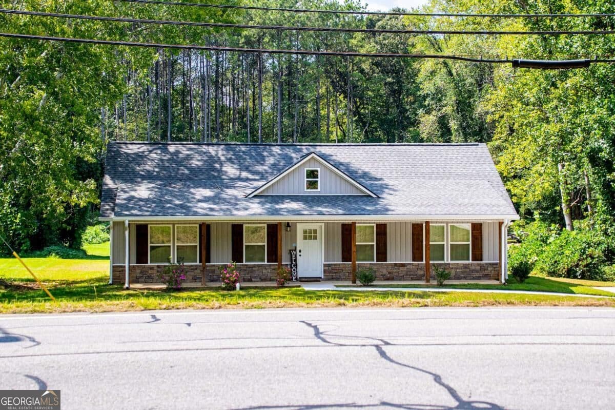 3 bedroom, 2 bathroom, 1,400 sq ft single family residence for sale at 165 N Carroll Street, Bowdon, GA 30108 — photo 2
