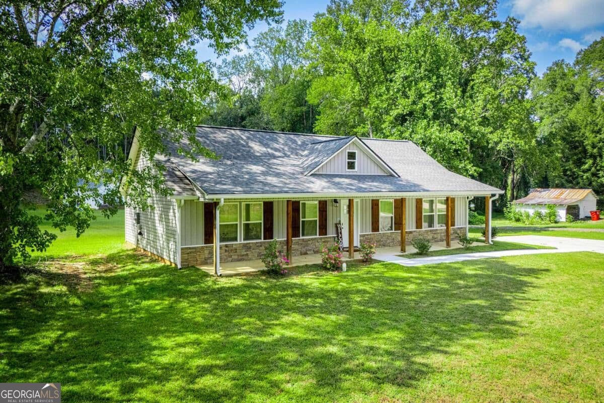 3 bedroom, 2 bathroom, 1,400 sq ft single family residence for sale at 165 N Carroll Street, Bowdon, GA 30108 — photo 6