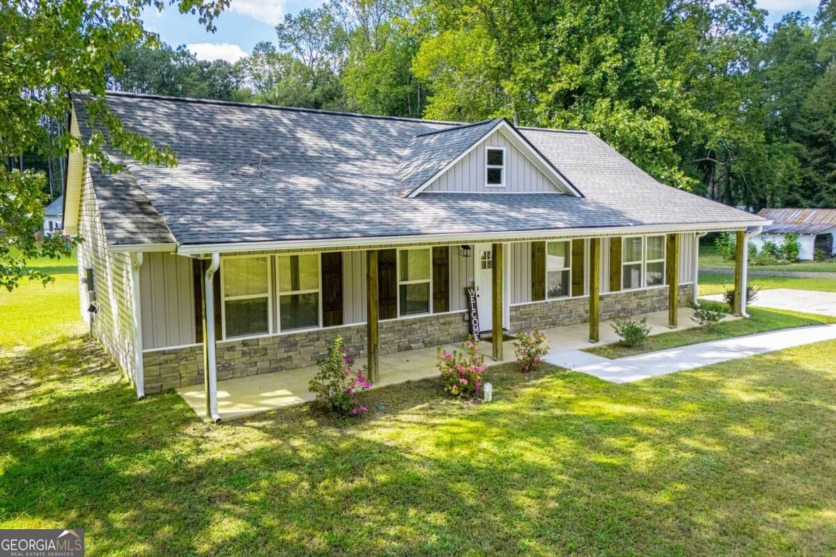 3 bedroom, 2 bathroom, 1,400 sq ft single family residence for sale at 165 N Carroll Street, Bowdon, GA 30108 — photo 7