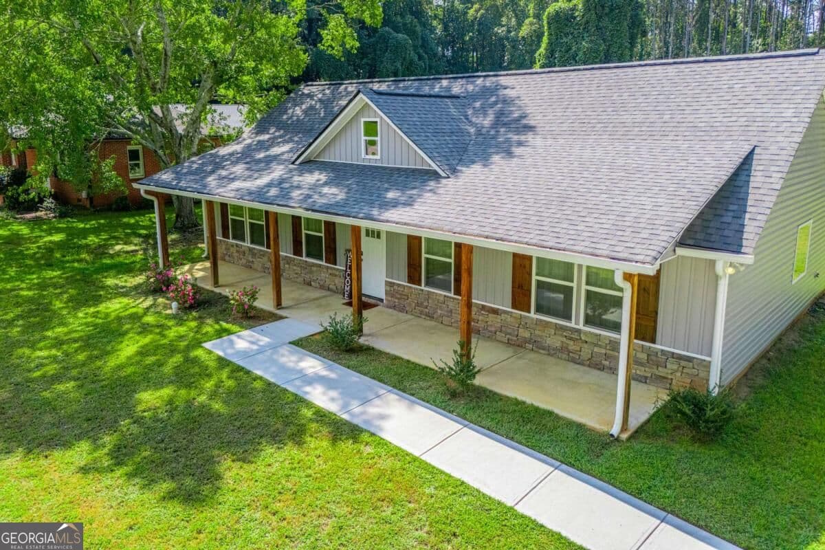 3 bedroom, 2 bathroom, 1,400 sq ft single family residence for sale at 165 N Carroll Street, Bowdon, GA 30108 — photo 3