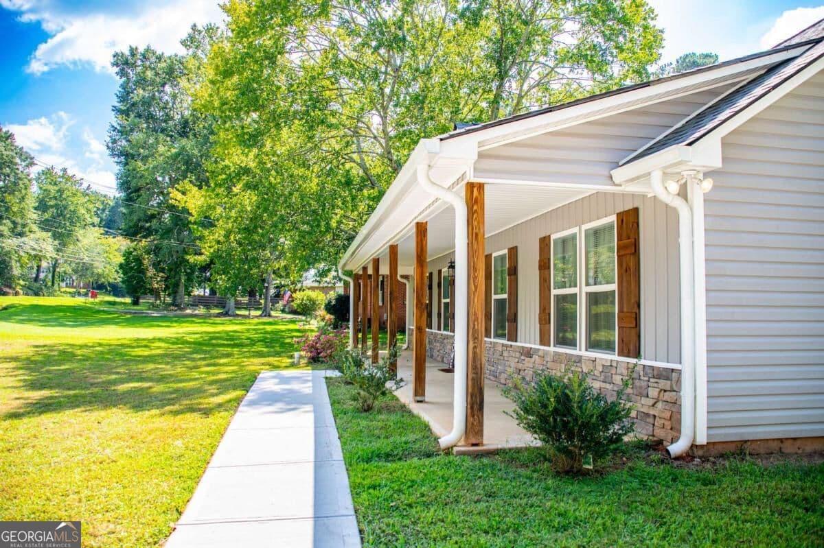 3 bedroom, 2 bathroom, 1,400 sq ft single family residence for sale at 165 N Carroll Street, Bowdon, GA 30108 — photo 8