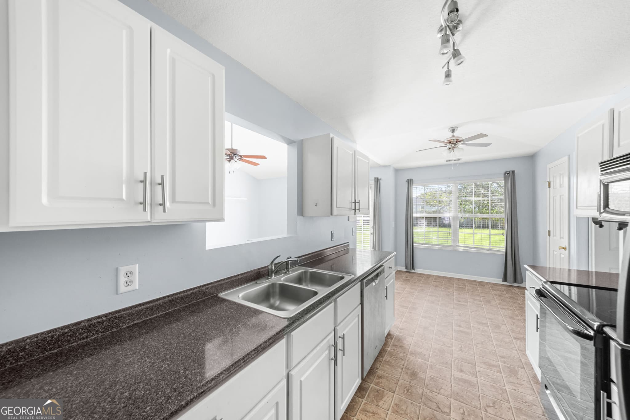 3 bedroom, 2 bathroom, 1,250 sq ft single family residence for sale at 9020 Whispering Pines Boulevard, Statesboro, GA 30458 — photo 7