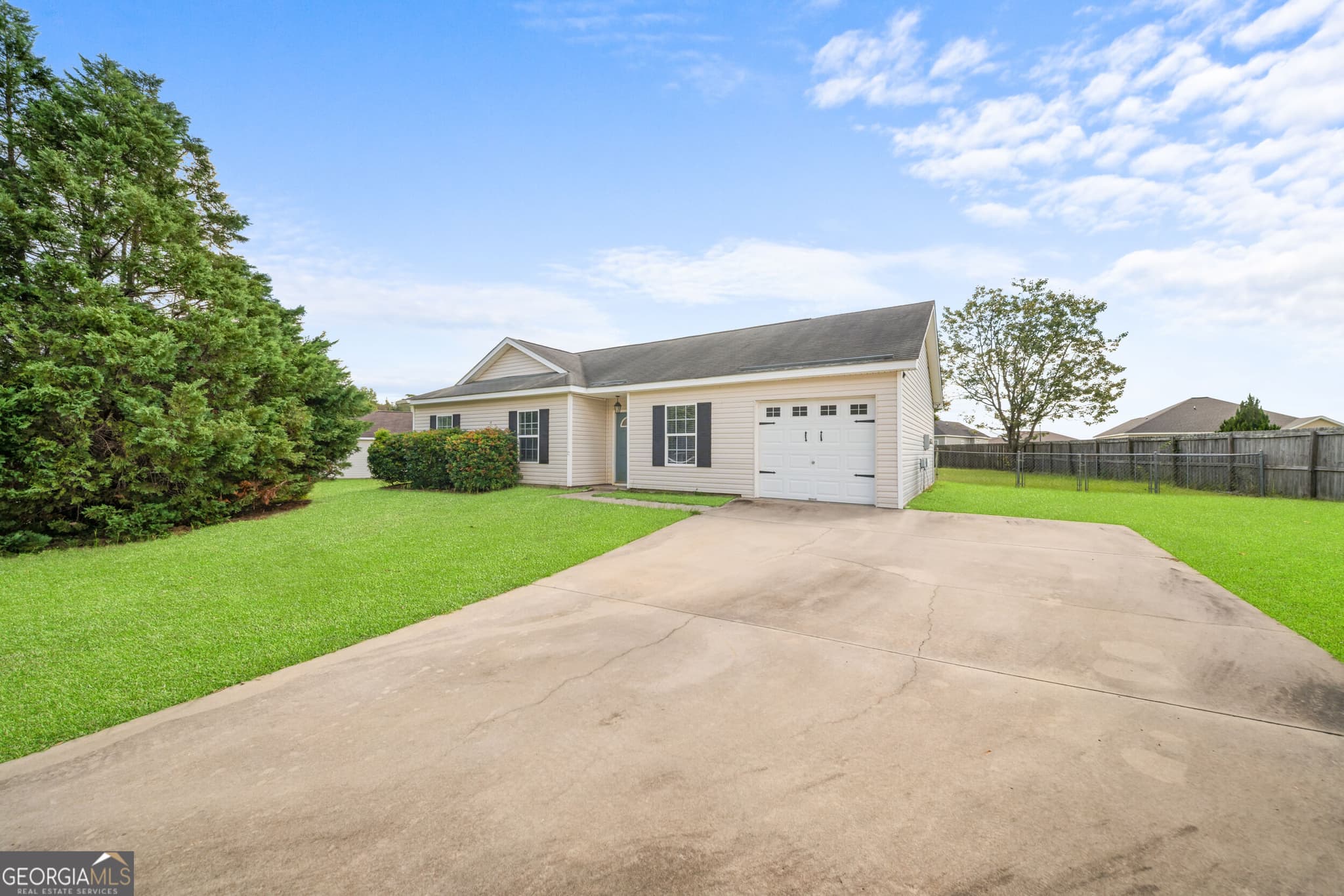 3 bedroom, 2 bathroom, 1,250 sq ft single family residence for sale at 9020 Whispering Pines Boulevard, Statesboro, GA 30458 — photo 3