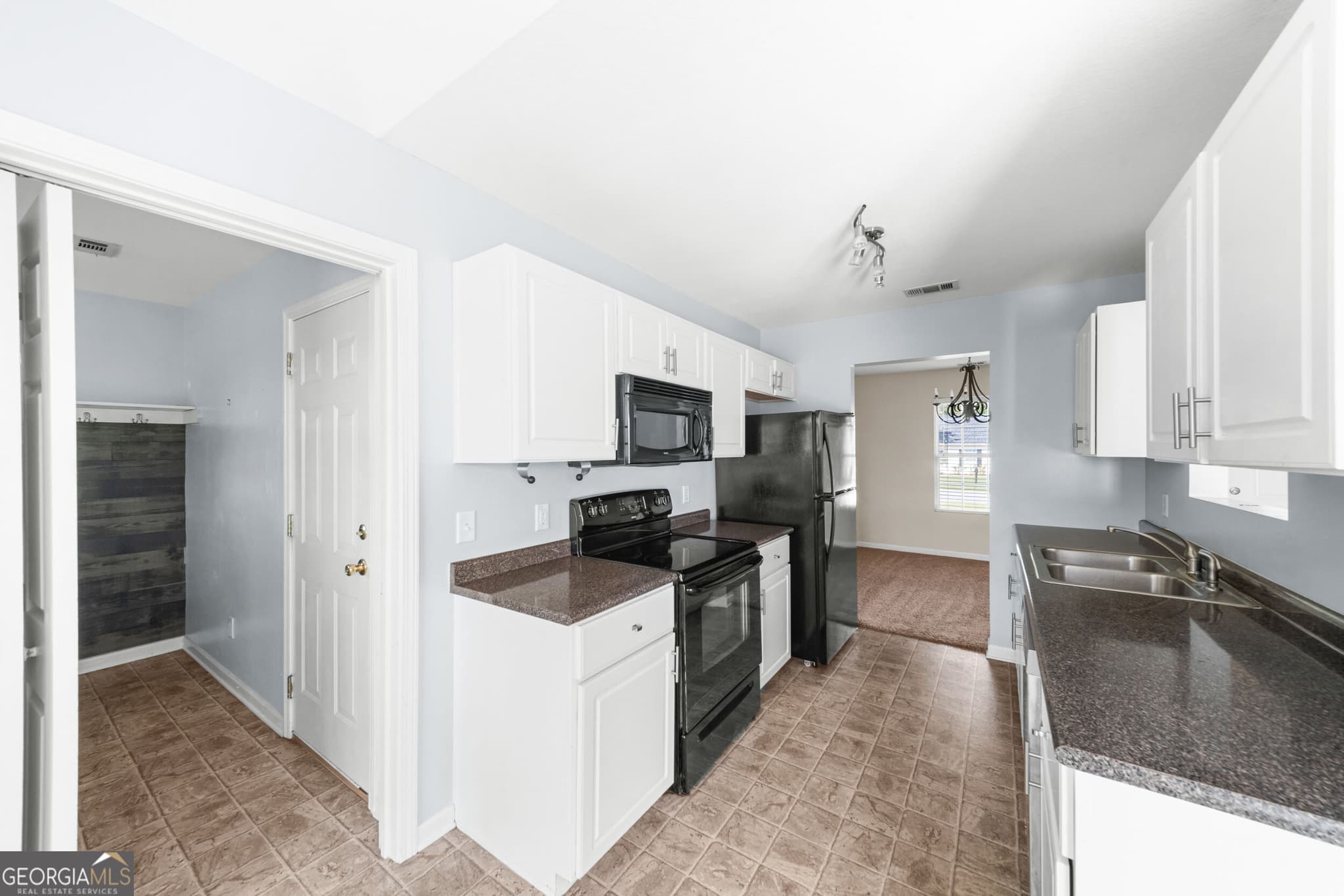 3 bedroom, 2 bathroom, 1,250 sq ft single family residence for sale at 9020 Whispering Pines Boulevard, Statesboro, GA 30458 — photo 5