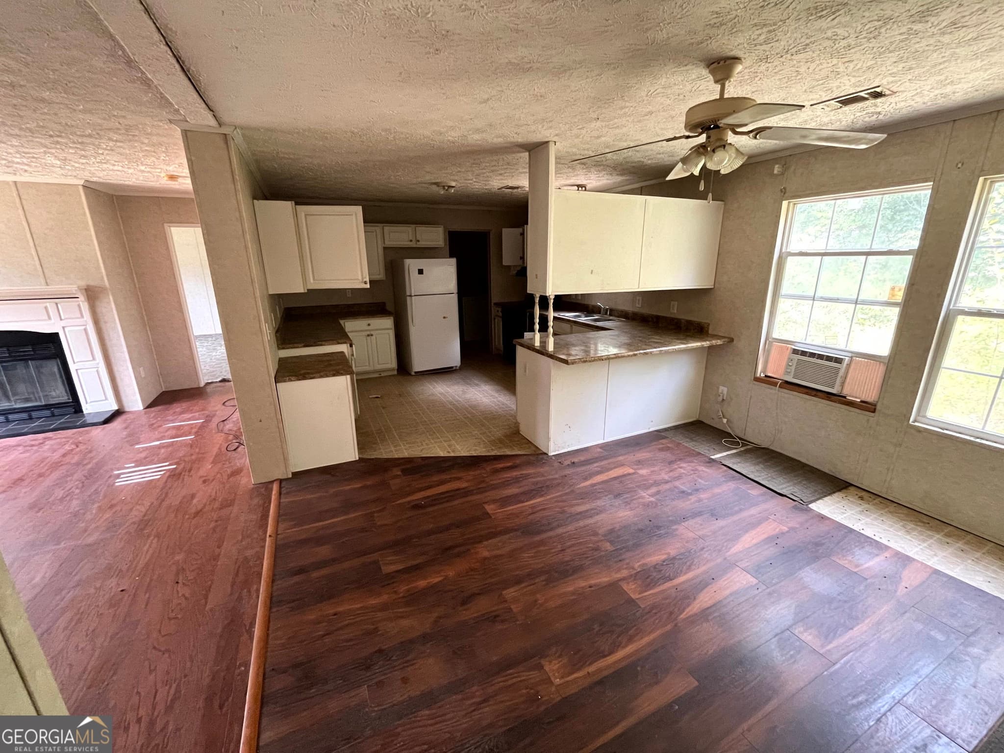 4 bedroom, 2 bathroom, 2,016 sq ft manufactured home,single family residence for sale at 952 River Ridge Circle, Jesup, GA 31545 — photo 3