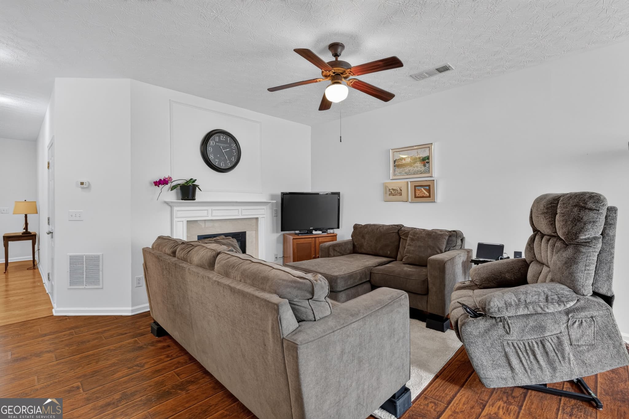3 bedroom, 2.5 bathroom, 1,496 sq ft townhouse for sale at 6647 Splashwater Drive, Flowery Branch, GA 30542 — photo 6