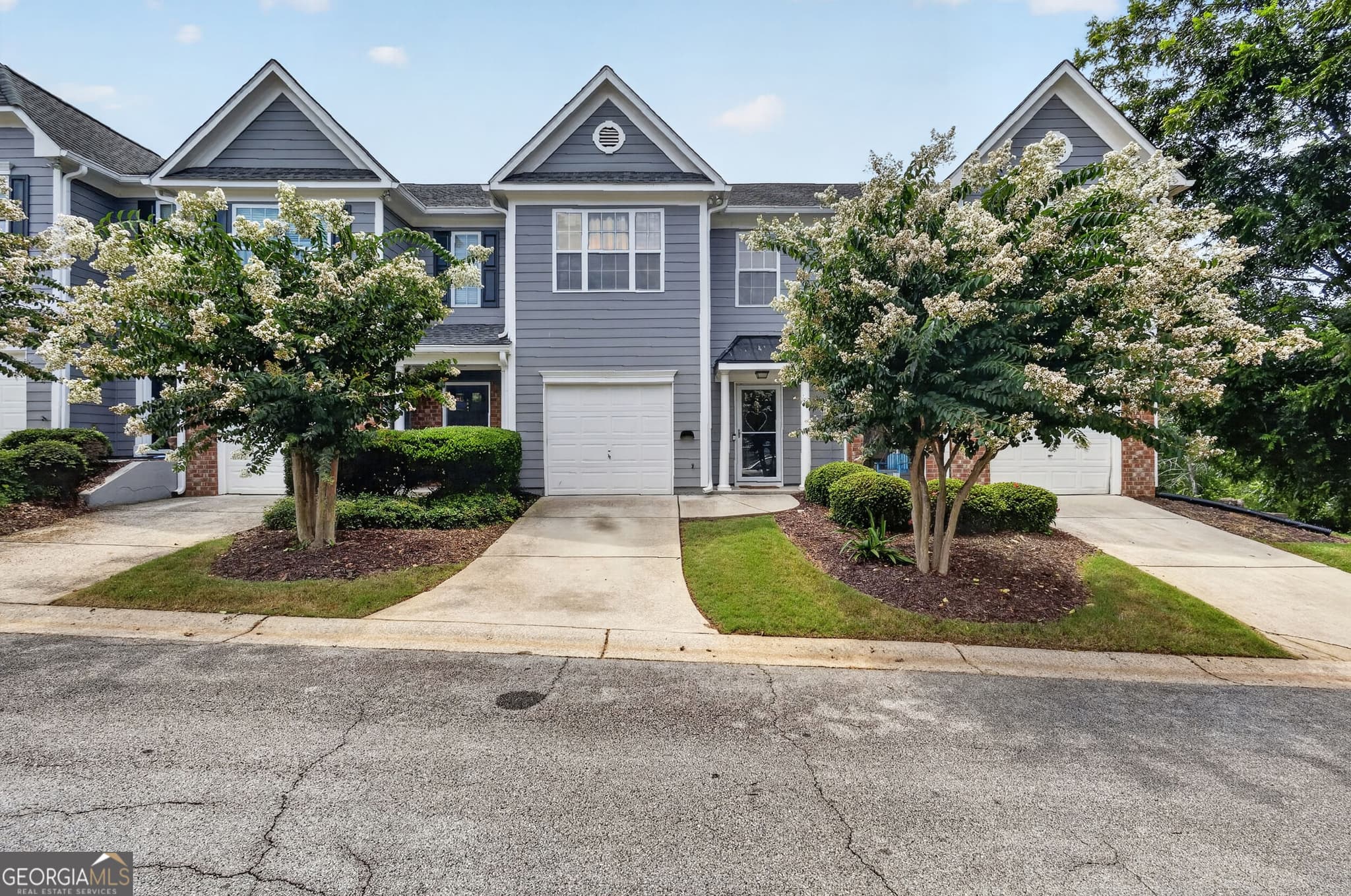 3 bedroom, 2.5 bathroom, 1,496 sq ft townhouse for sale at 6647 Splashwater Drive, Flowery Branch, GA 30542 — photo 1 of 36