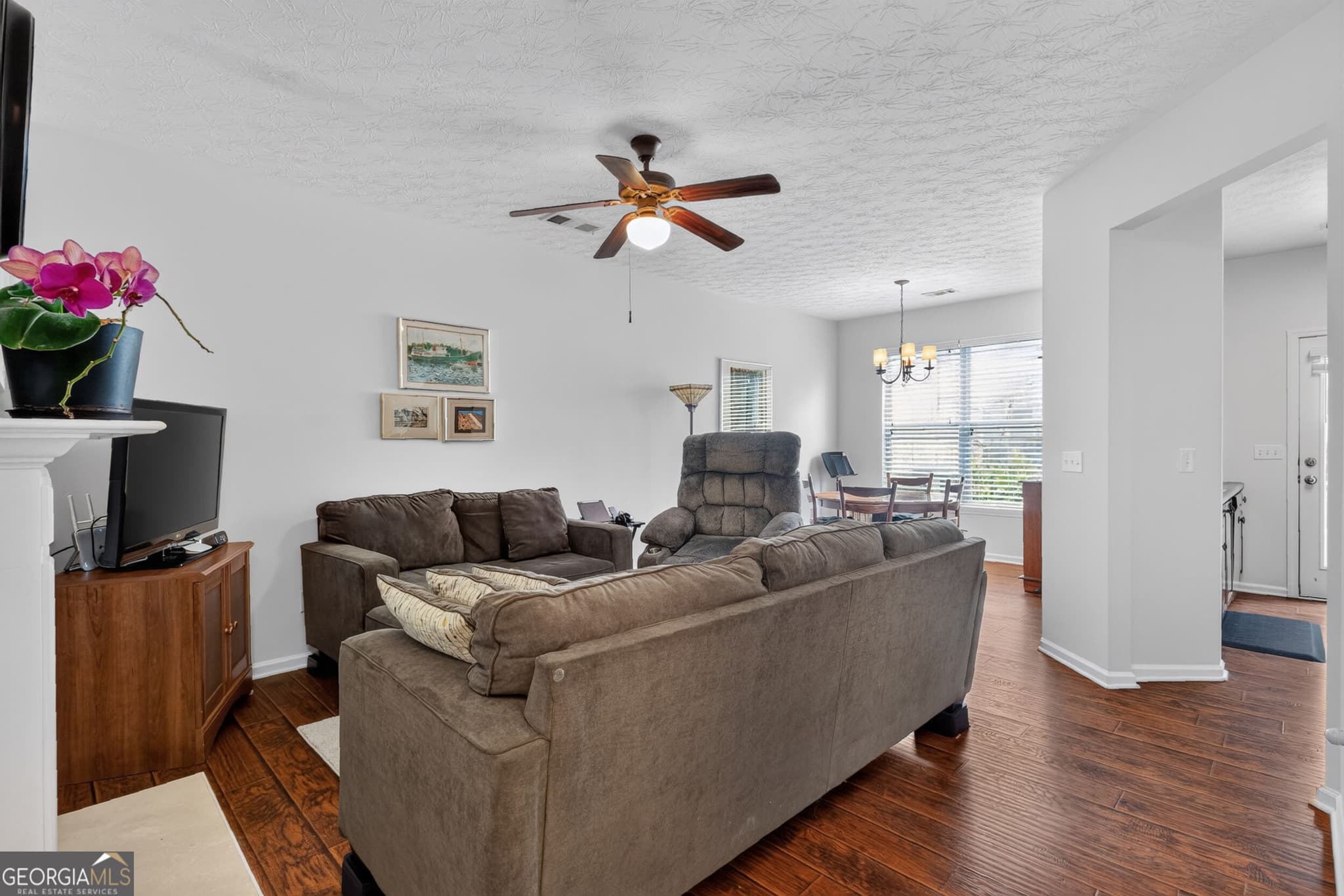 3 bedroom, 2.5 bathroom, 1,496 sq ft townhouse for sale at 6647 Splashwater Drive, Flowery Branch, GA 30542 — photo 5