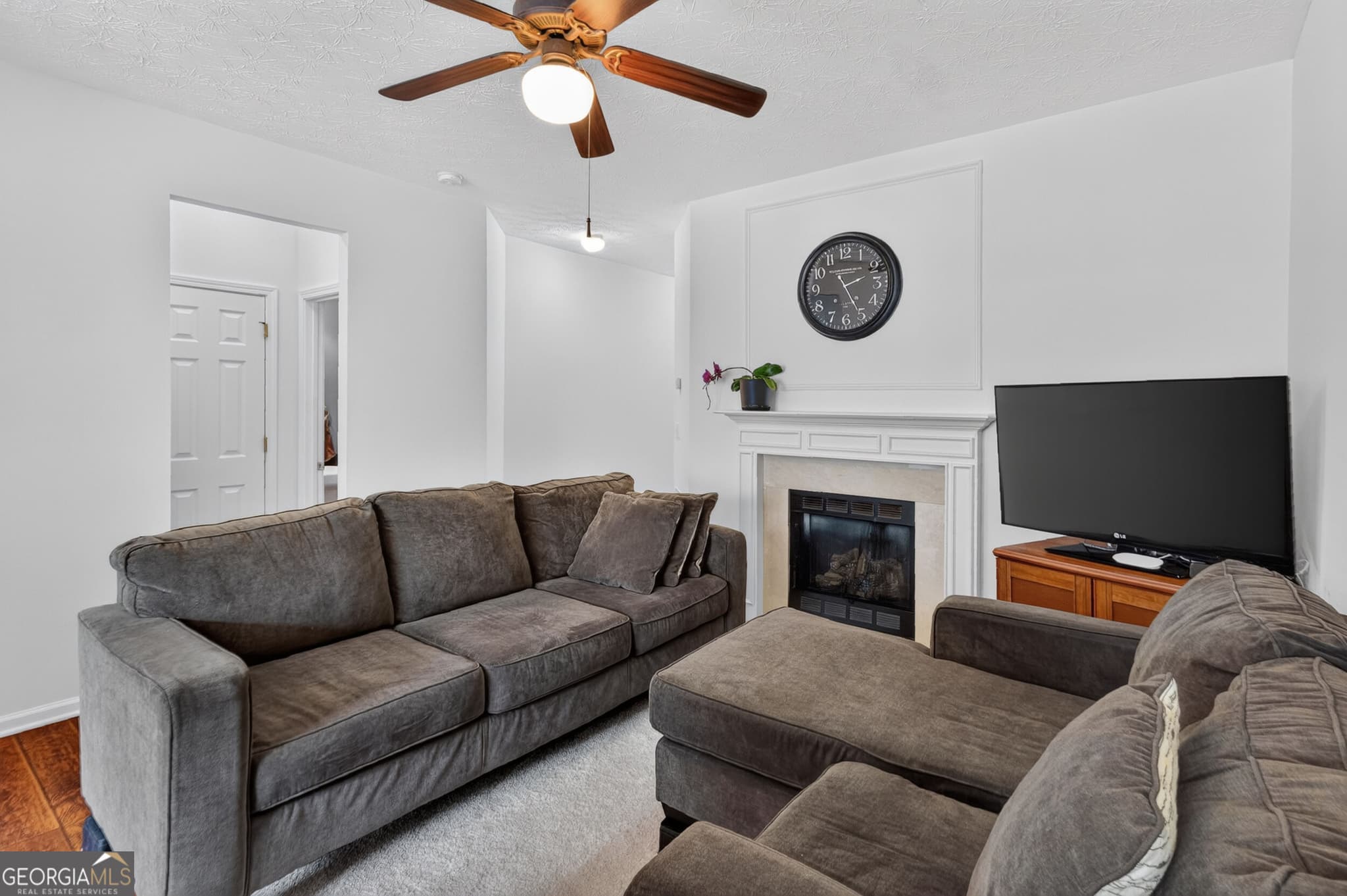 3 bedroom, 2.5 bathroom, 1,496 sq ft townhouse for sale at 6647 Splashwater Drive, Flowery Branch, GA 30542 — photo 8