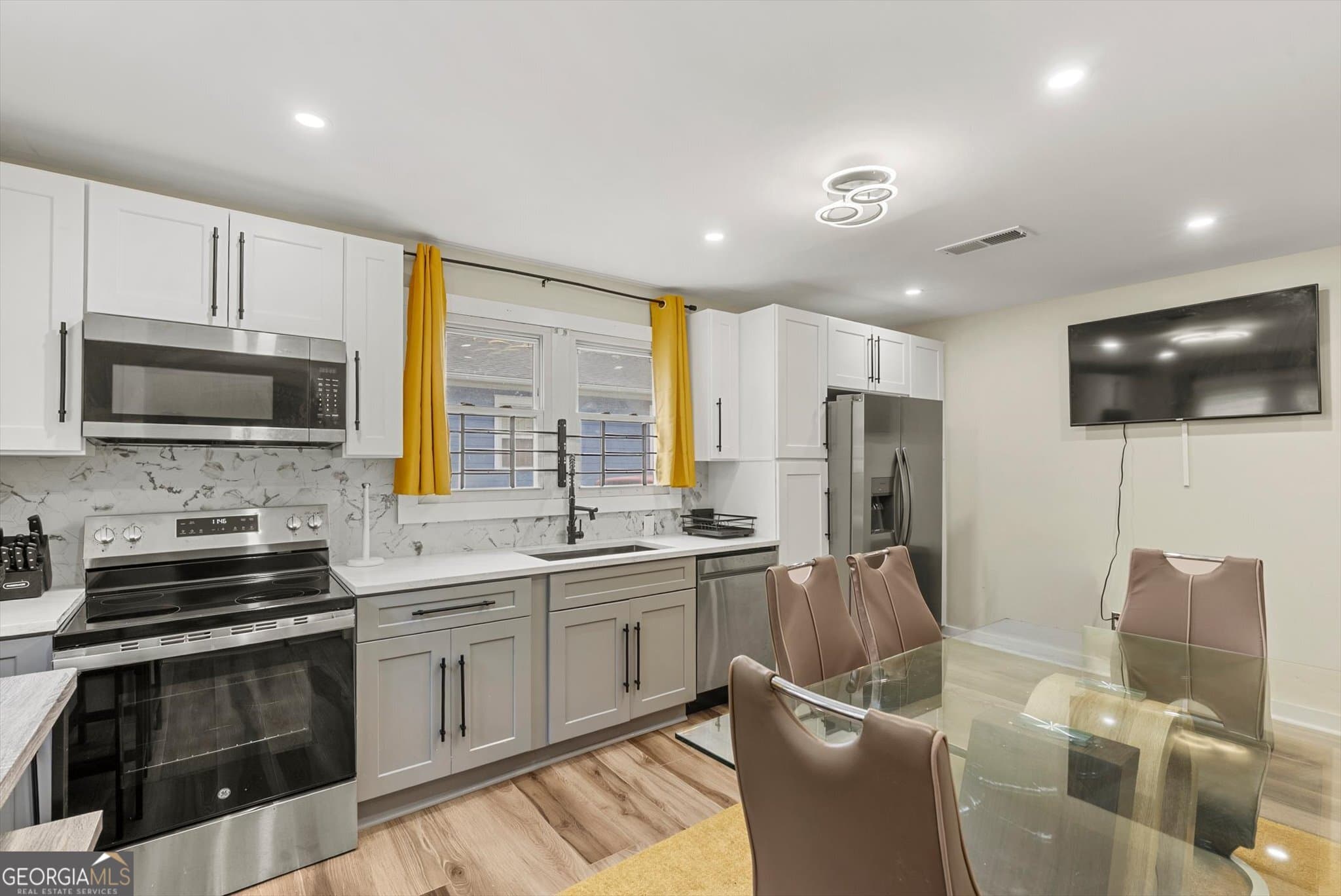 3 bedroom, 2 bathroom, 1,025 sq ft single family residence for sale at 2100 Tiger Flowers Drive, Atlanta, GA 30314 — photo 10
