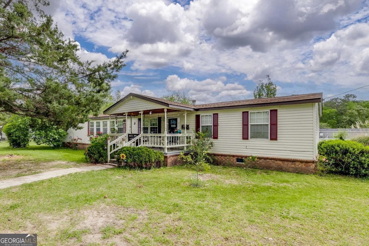 4 bedroom, 2 bathroom, 2,128 sq ft manufactured home,single family residence sold at 12 Meadowbrook Way, Ellabell, GA 31308