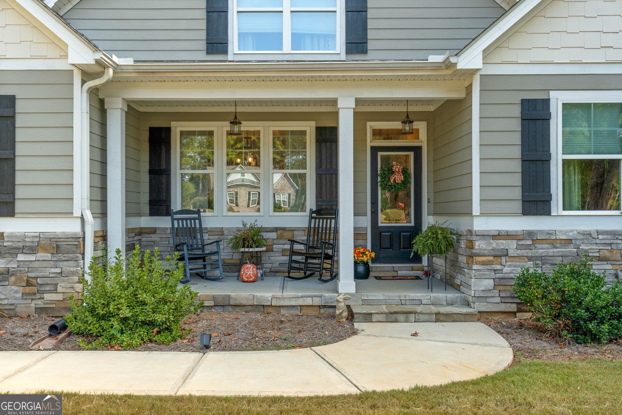 4 bedroom, 3 bathroom, 2,812 sq ft single family residence for sale at 210 Hidden Falls Wlk, Griffin, GA 30224 — photo 2