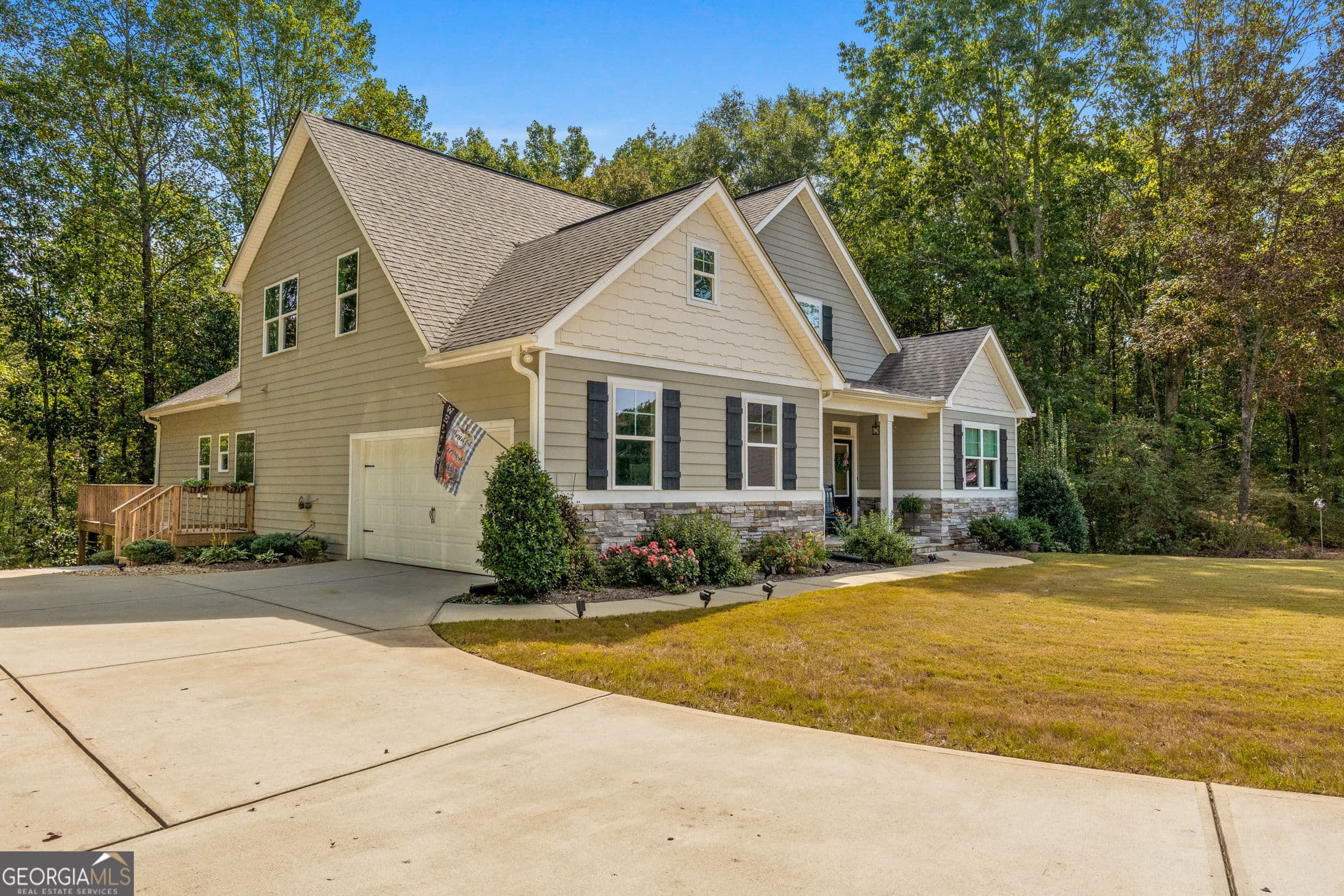 4 bedroom, 3 bathroom, 2,812 sq ft single family residence for sale at 210 Hidden Falls Wlk, Griffin, GA 30224 — photo 4