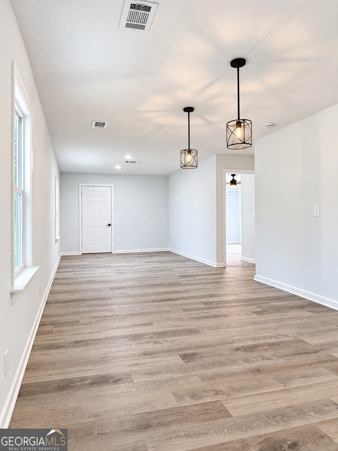 4 bedroom, 3 bathroom, 1,722 sq ft single family residence for sale at 83 NE Lewis Barrett Boulevard, Rome, GA 30161 — photo 3