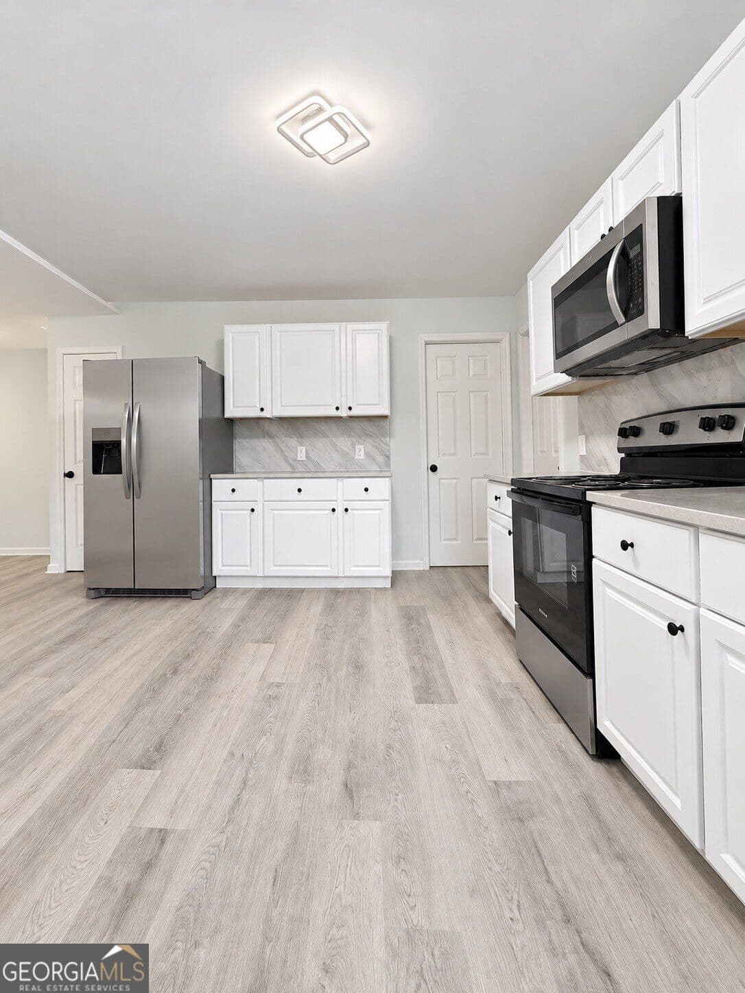 4 bedroom, 3 bathroom, 1,722 sq ft single family residence for sale at 83 NE Lewis Barrett Boulevard, Rome, GA 30161 — photo 4