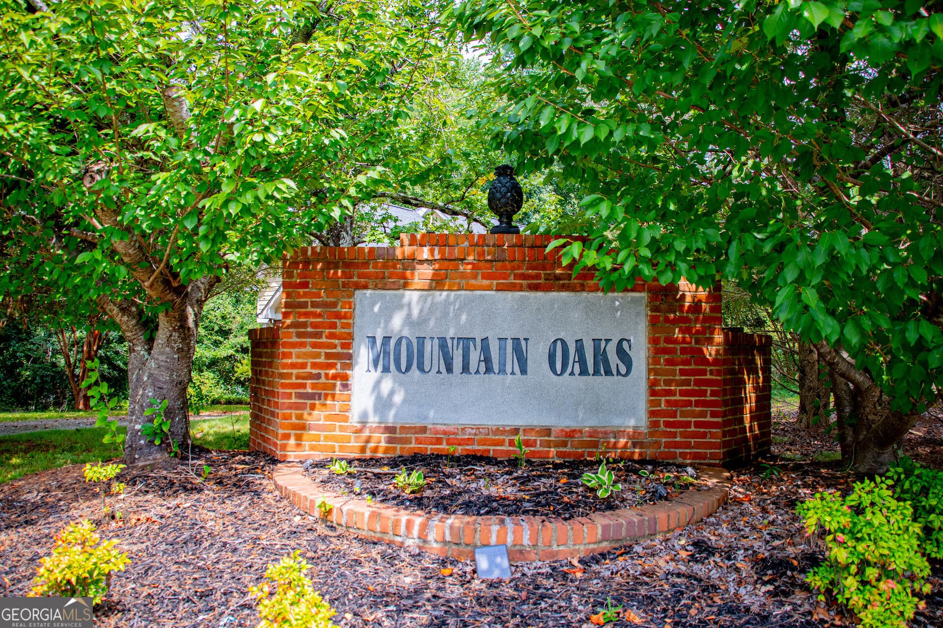 3 bedroom, 2 bathroom, 2,526 sq ft single family residence for sale at 10 Mountain Oaks Drive, Carrollton, GA 30116 — photo 2