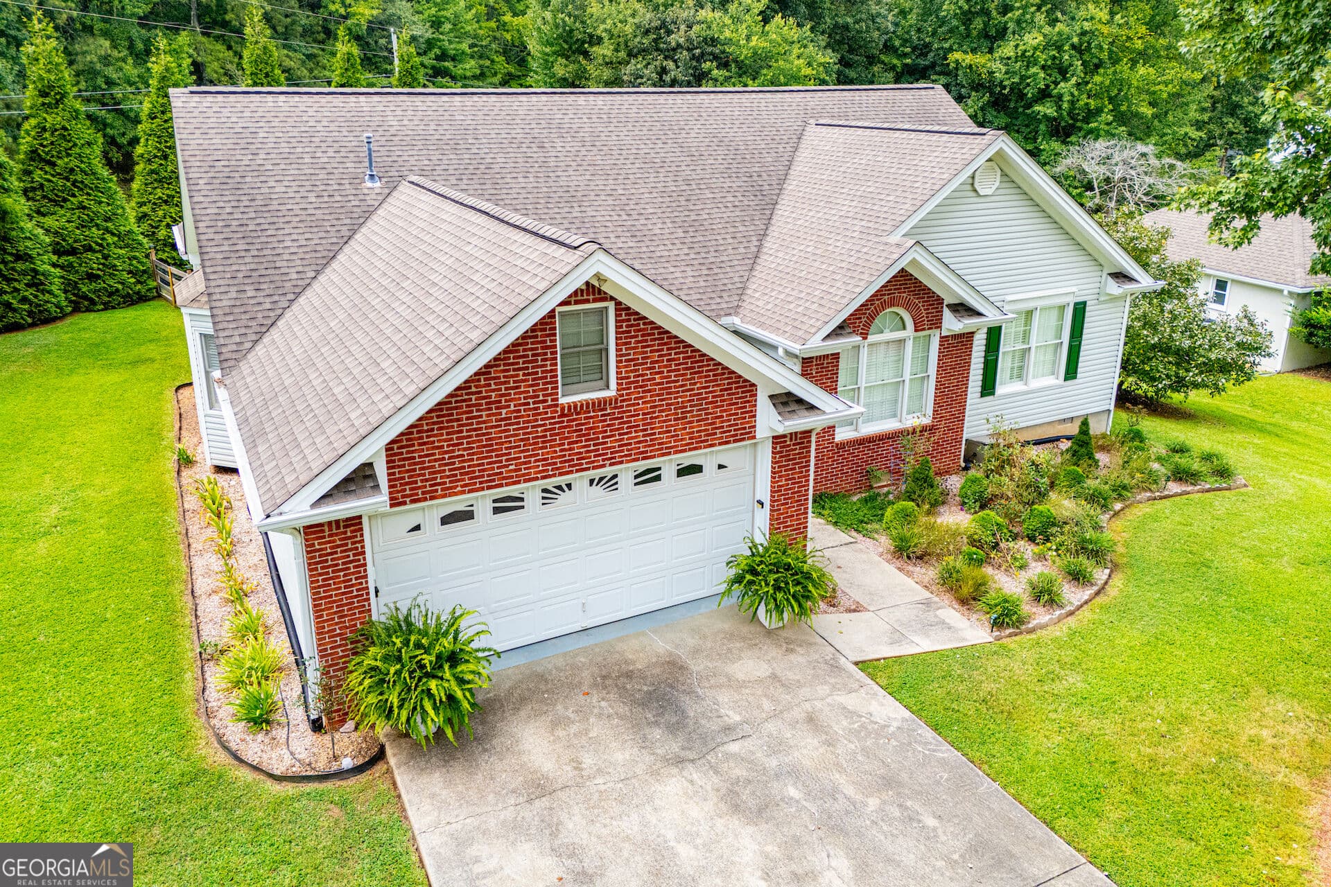 3 bedroom, 2 bathroom, 2,526 sq ft single family residence for sale at 10 Mountain Oaks Drive, Carrollton, GA 30116 — photo 6