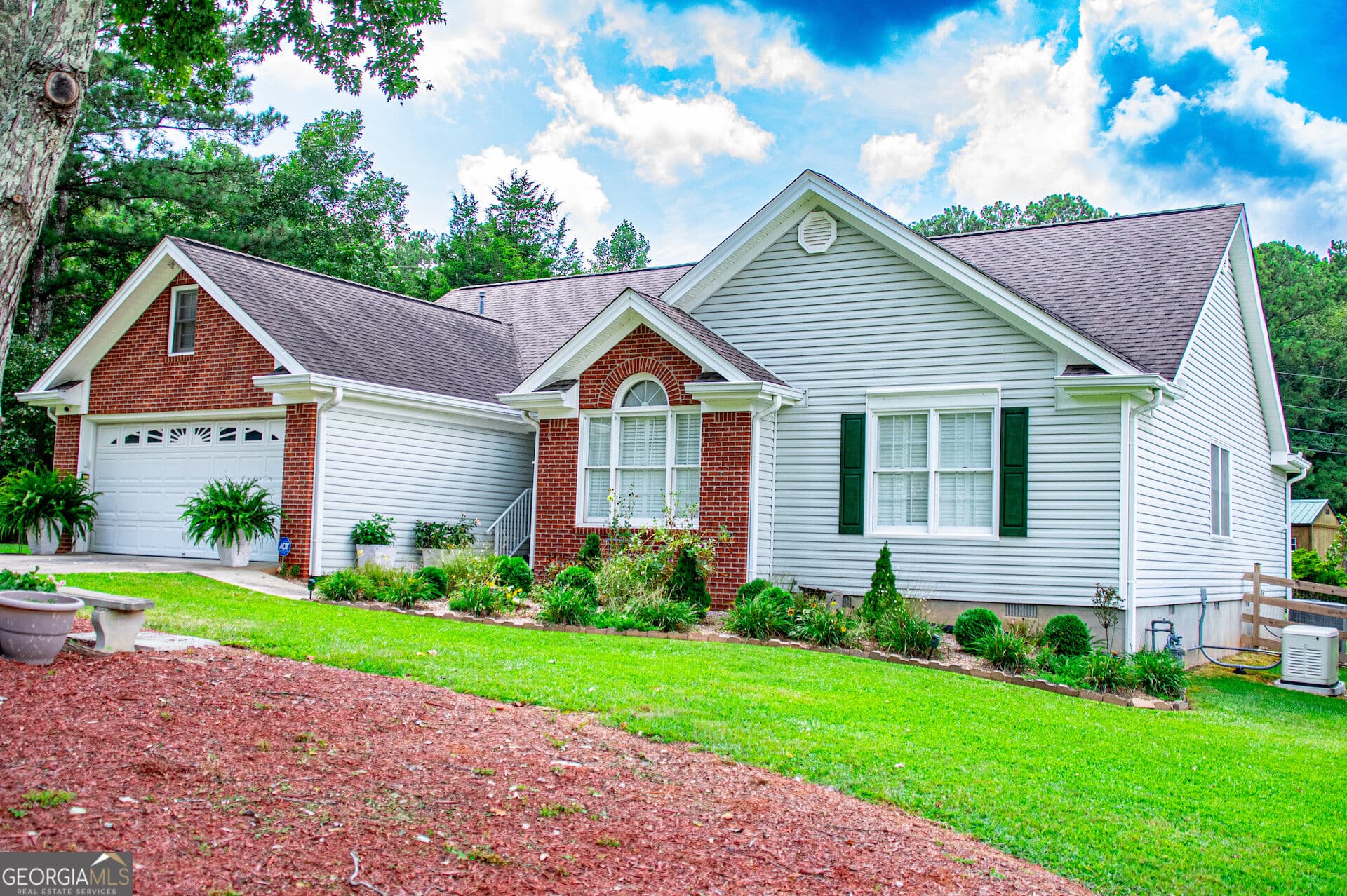 3 bedroom, 2 bathroom, 2,526 sq ft single family residence for sale at 10 Mountain Oaks Drive, Carrollton, GA 30116 — photo 3