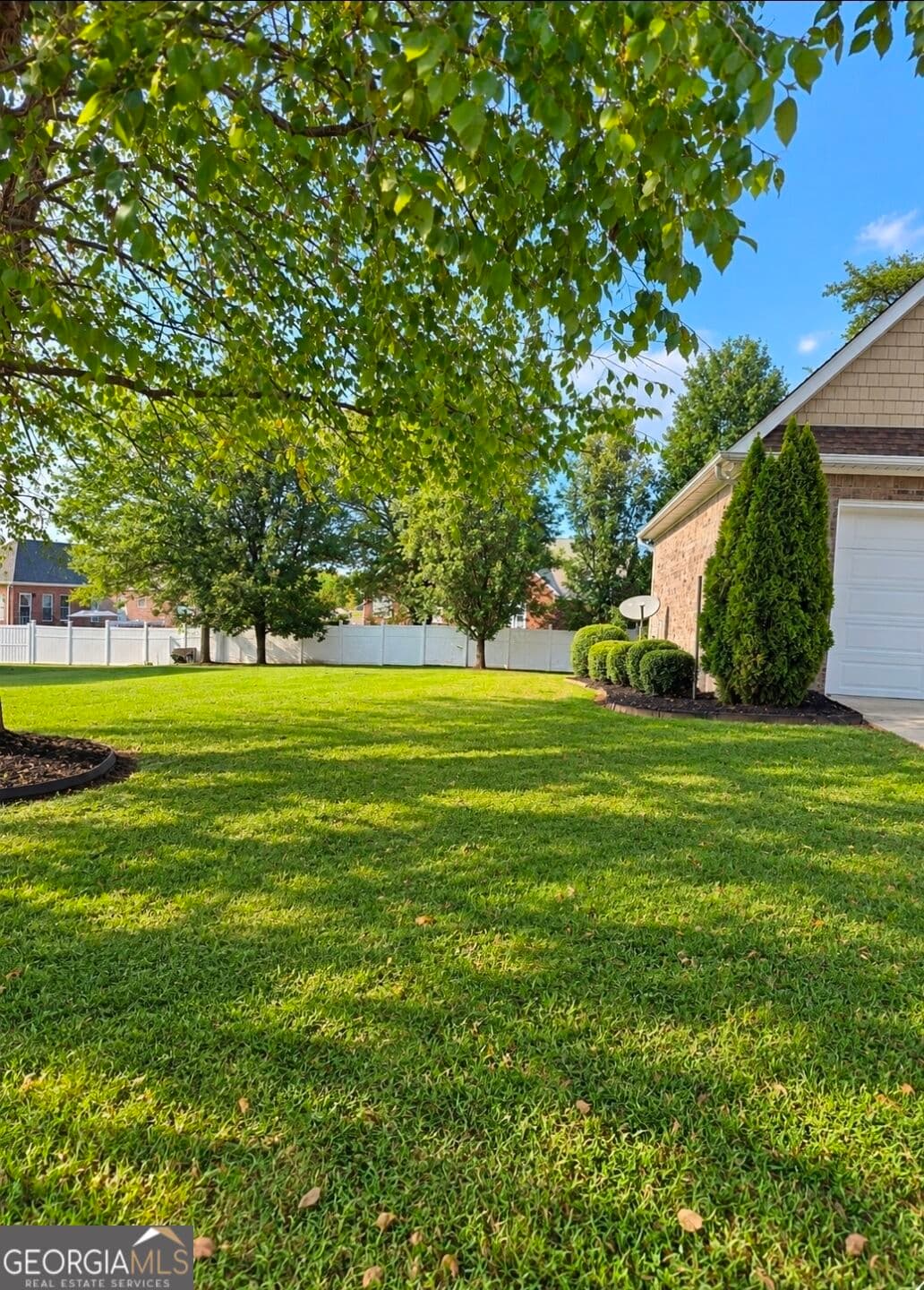 4 bedroom, 2 bathroom, 2,566 sq ft single family residence for sale at 97 E Riley, Chatsworth, GA 30705 — photo 2