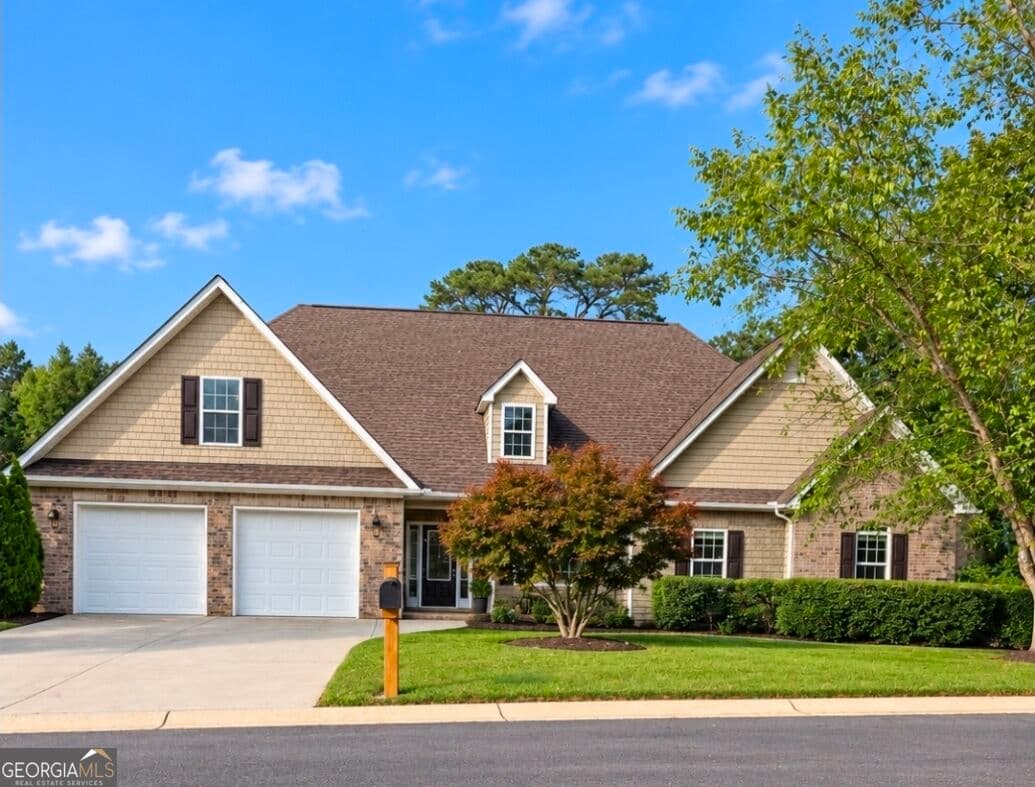 4 bedroom, 2 bathroom, 2,566 sq ft single family residence for sale at 97 E Riley, Chatsworth, GA 30705 — photo 1 of 49