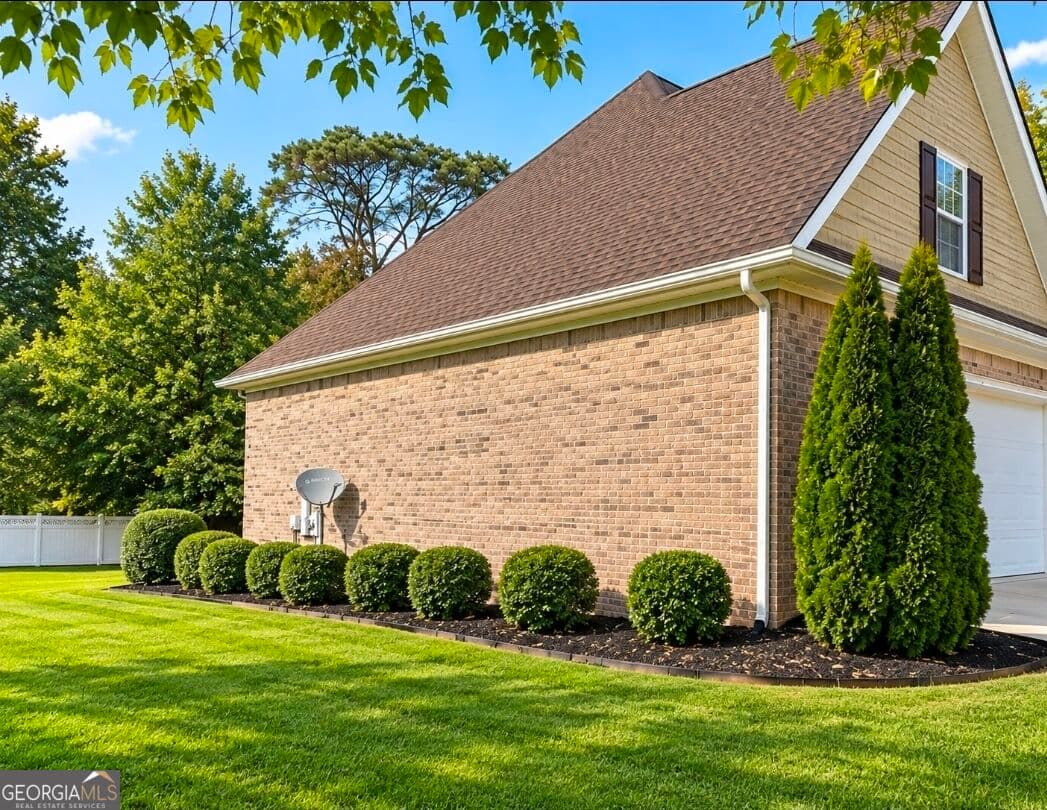 4 bedroom, 2 bathroom, 2,566 sq ft single family residence for sale at 97 E Riley, Chatsworth, GA 30705 — photo 4