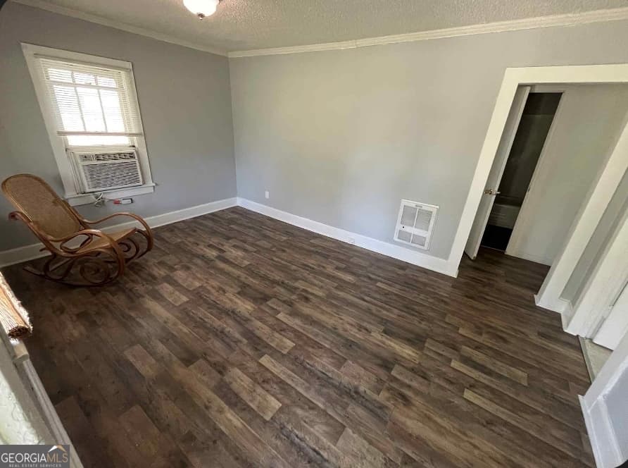 2 bedroom, 1 bathroom, 698 sq ft single family residence for sale at 702 E Waring Street, Waycross, GA 31502 — photo 2