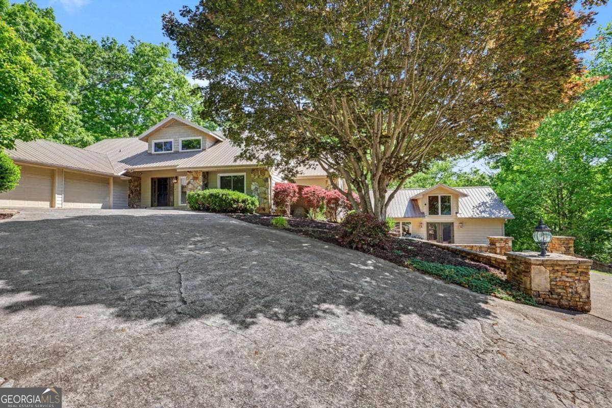 4 bedroom, 4 bathroom, 6,209 sq ft single family residence for sale at 792 Bugscuffle Road, Hiawassee, GA 30546 — photo 1 of 74