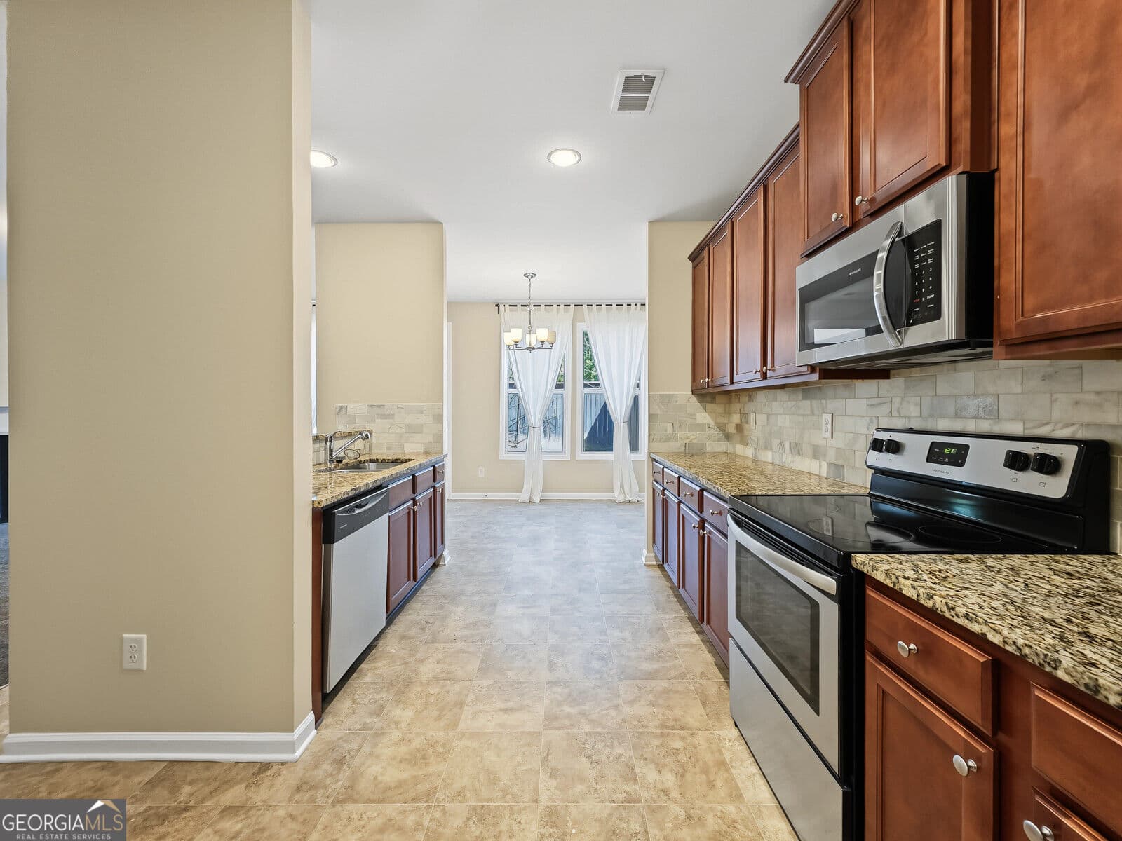 3 bedroom, 2.5 bathroom, 2,028 sq ft townhouse for rent at 5751 Peltier Trace, Norcross, GA 30093 for $2,395 a month — photo 6