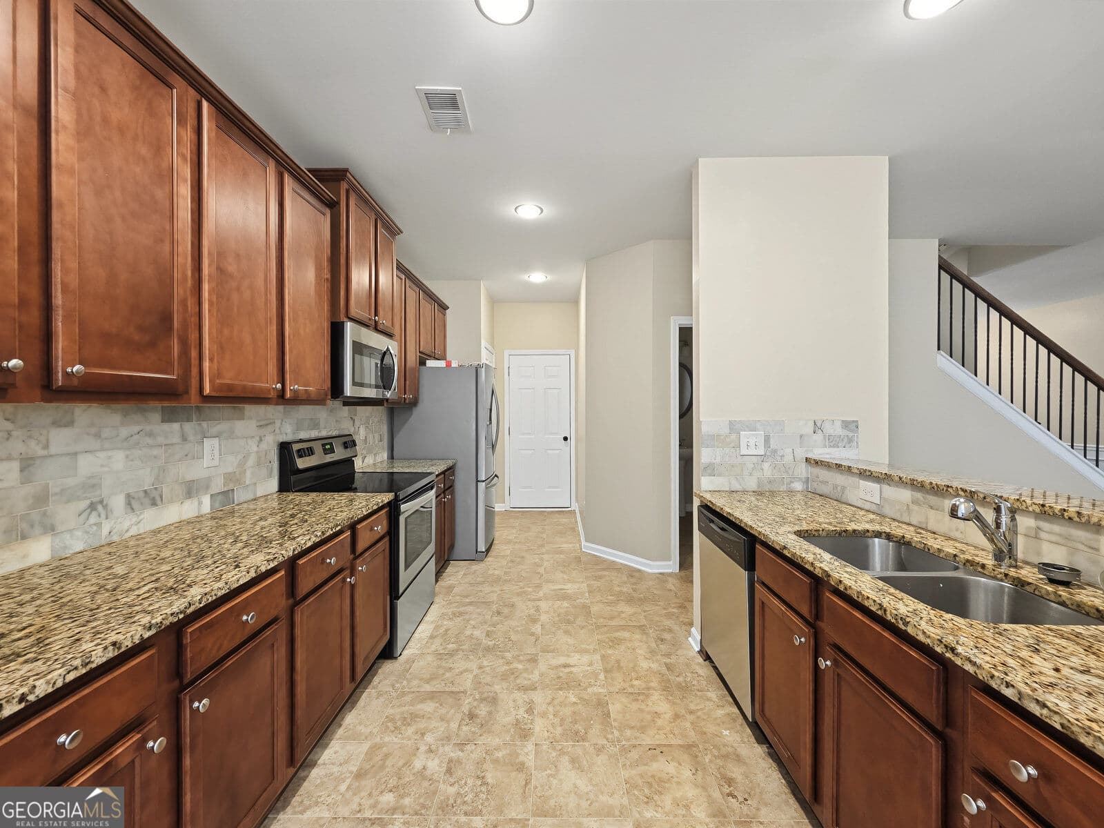 3 bedroom, 2.5 bathroom, 2,028 sq ft townhouse for rent at 5751 Peltier Trace, Norcross, GA 30093 for $2,395 a month — photo 5