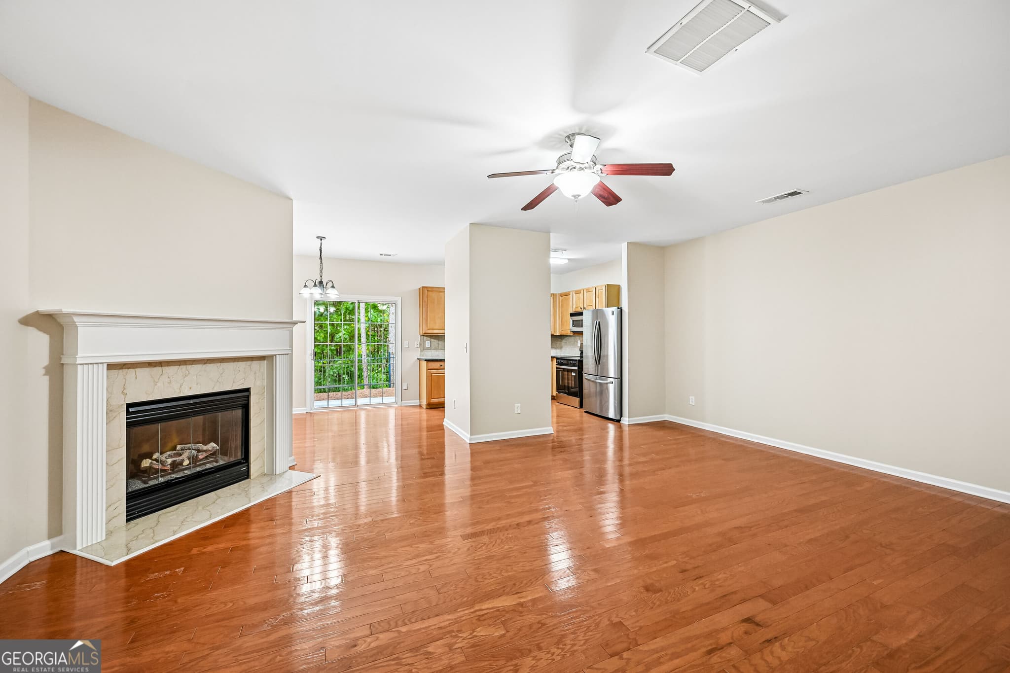 3 bedroom, 2.5 bathroom, 1,644 sq ft townhouse for sale at 2061 Meadow Peak Road, Duluth, GA 30097 — photo 7