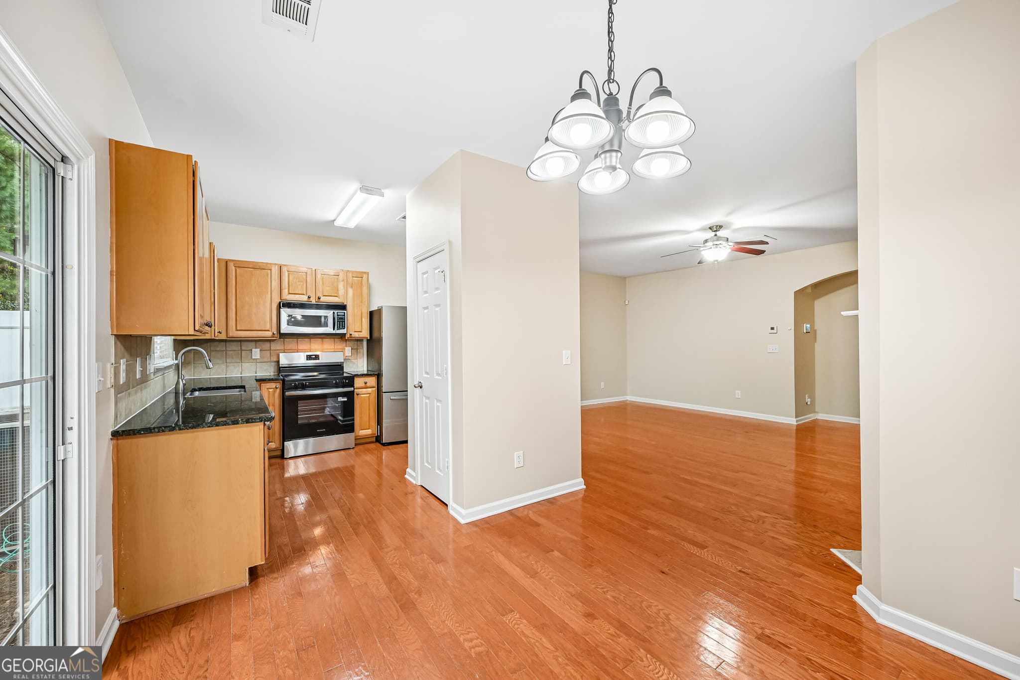 3 bedroom, 2.5 bathroom, 1,644 sq ft townhouse for sale at 2061 Meadow Peak Road, Duluth, GA 30097 — photo 5
