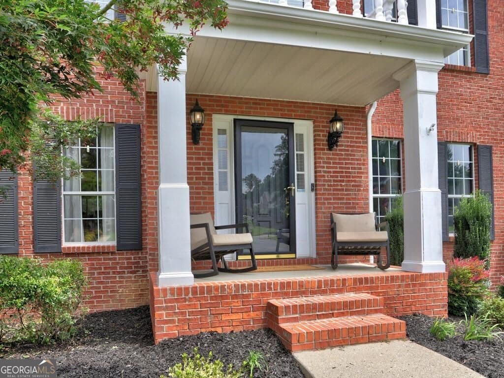 5 bedroom, 3.5 bathroom, 4,184 sq ft single family residence for sale at 2818 Penncross Drive, Marietta, GA 30064 — photo 2