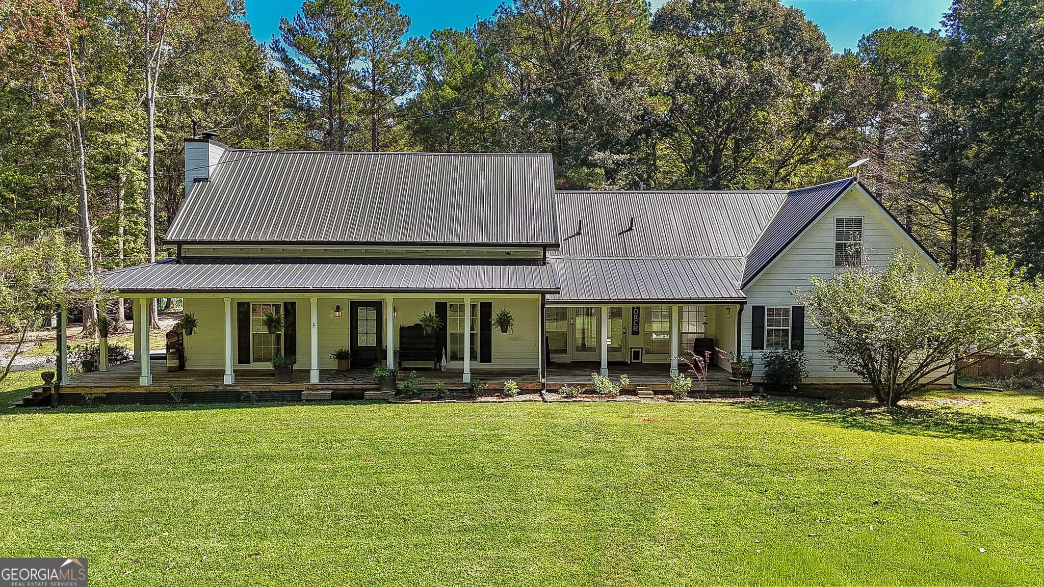 2 bedroom, 2.5 bathroom, 2,583 sq ft single family residence for sale at 1735 Highway 85, Senoia, GA 30276