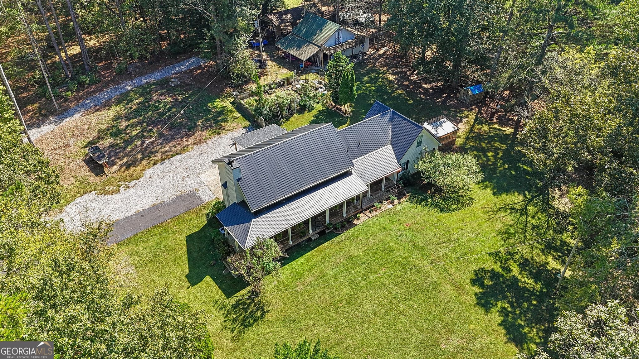 2 bedroom, 2.5 bathroom, 2,583 sq ft single family residence for sale at 1735 Highway 85, Senoia, GA 30276 — photo 4