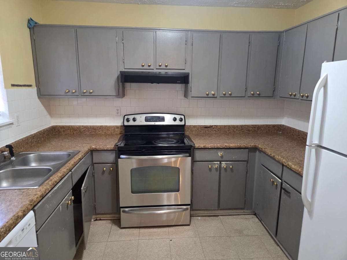 2 bedroom, 1 bathroom townhouse for rent at 897 A Six Oaks Circle B, Norcross, GA 30093 for $1,550 a month — photo 2