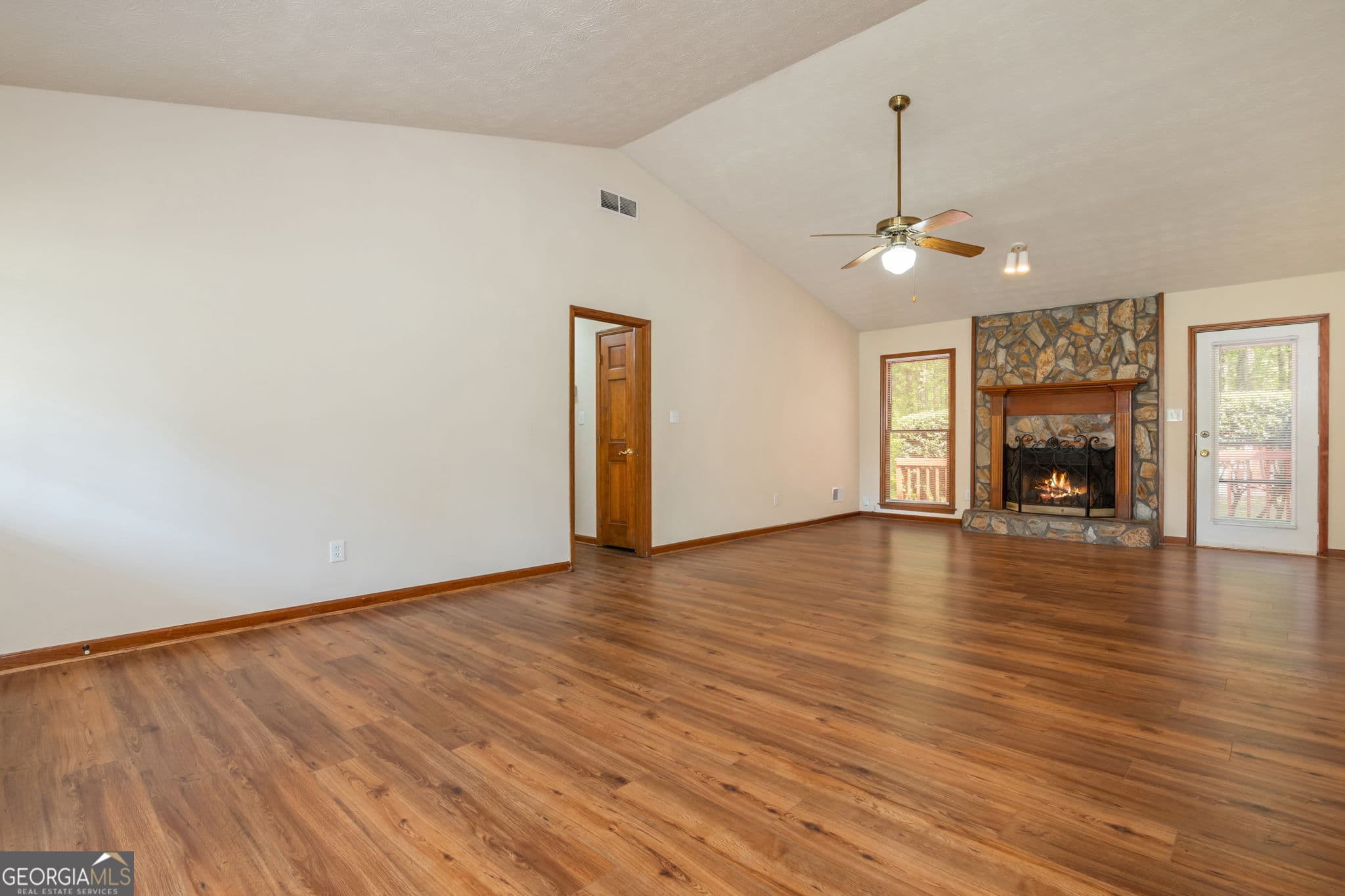 3 bedroom, 2 bathroom, 1,405 sq ft single family residence for sale at 1544 Pine Creek Way, Lawrenceville, GA 30043 — photo 7