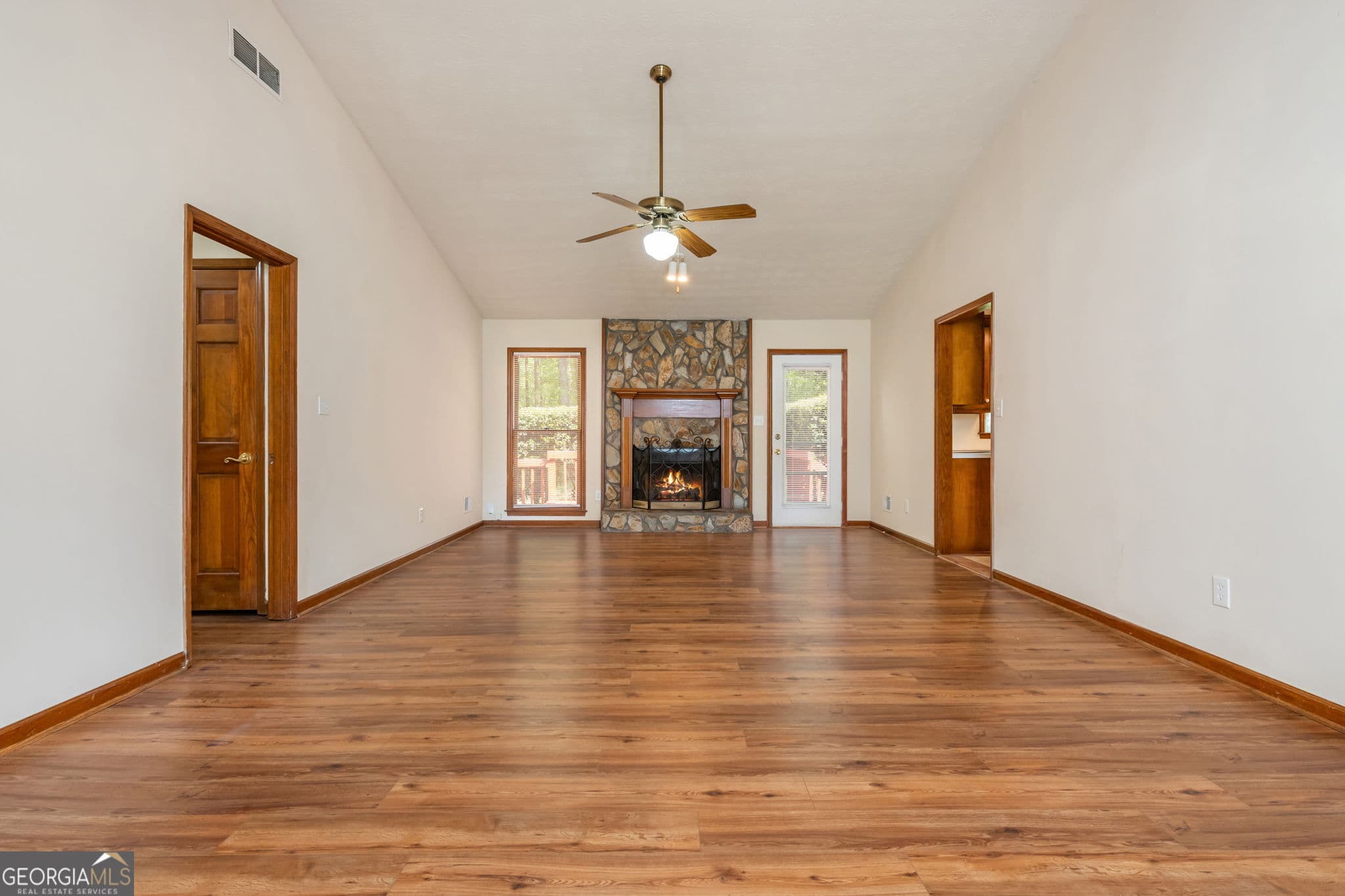 3 bedroom, 2 bathroom, 1,405 sq ft single family residence for sale at 1544 Pine Creek Way, Lawrenceville, GA 30043 — photo 5