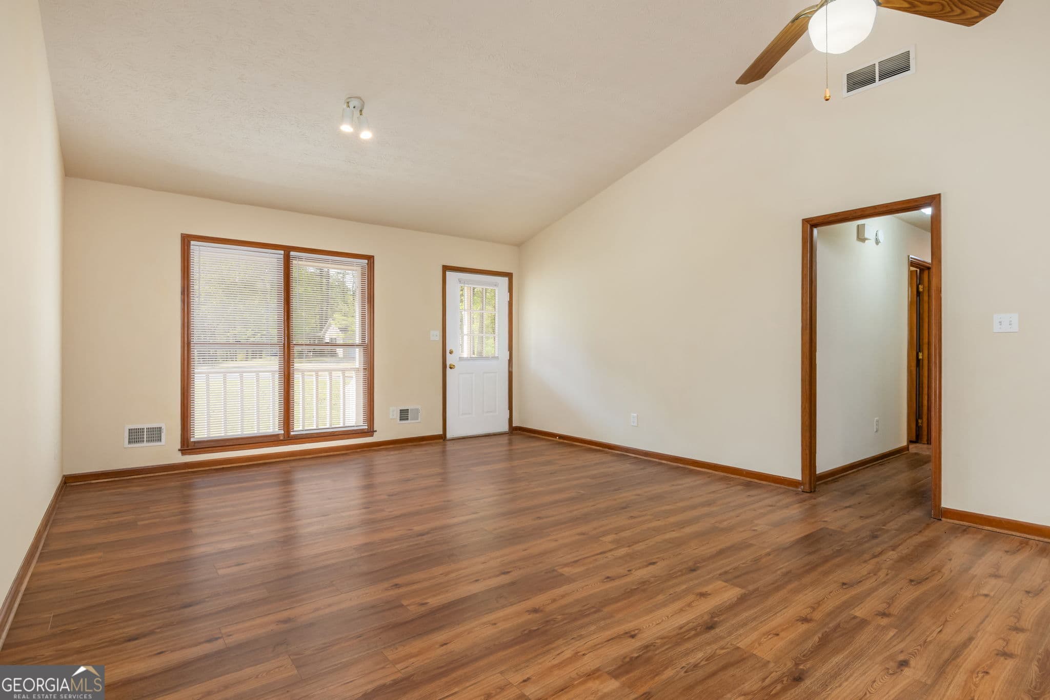 3 bedroom, 2 bathroom, 1,405 sq ft single family residence for sale at 1544 Pine Creek Way, Lawrenceville, GA 30043 — photo 9