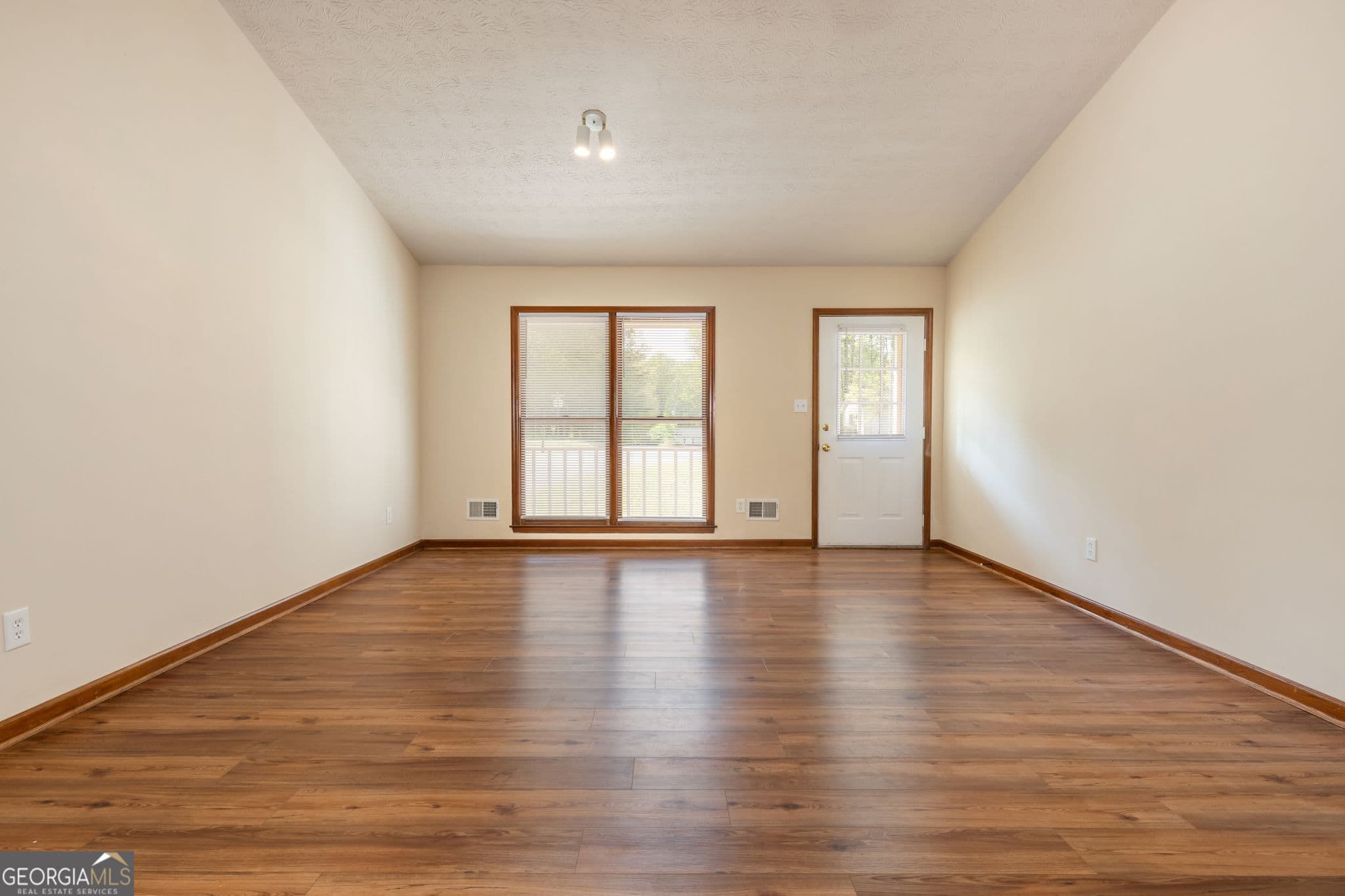 3 bedroom, 2 bathroom, 1,405 sq ft single family residence for sale at 1544 Pine Creek Way, Lawrenceville, GA 30043 — photo 8