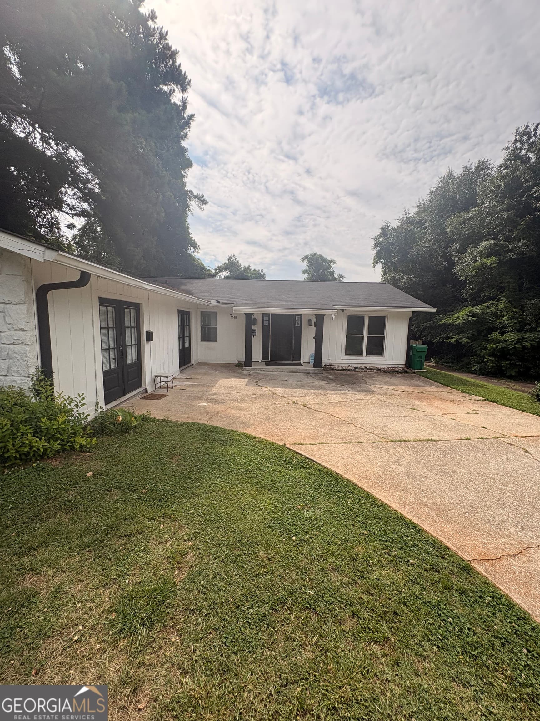 3 bedroom, 2.5 bathroom, 1,650 sq ft single family residence sold at 1148 Mannbrook Drive, Stone Mountain, GA 30083