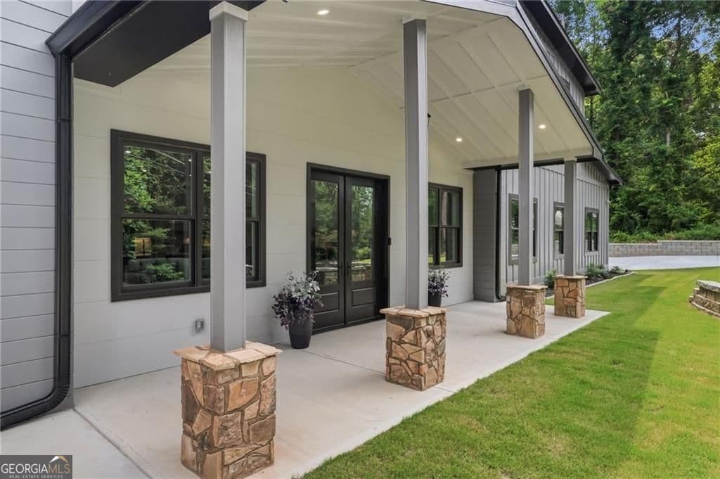 5 bedroom, 6 bathroom, 4,475 sq ft single family residence for sale at 7258 Island Mill Road, Acworth, GA 30102 — photo 4