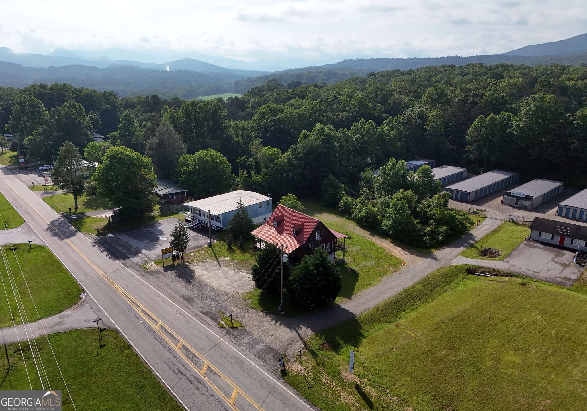 3 bedroom, 2.5 bathroom, 1,640 sq ft cabin,single family residence for sale at 1593 AND 1609 Blue Ridge Hwy, Blairsville, GA 30512 — photo 10