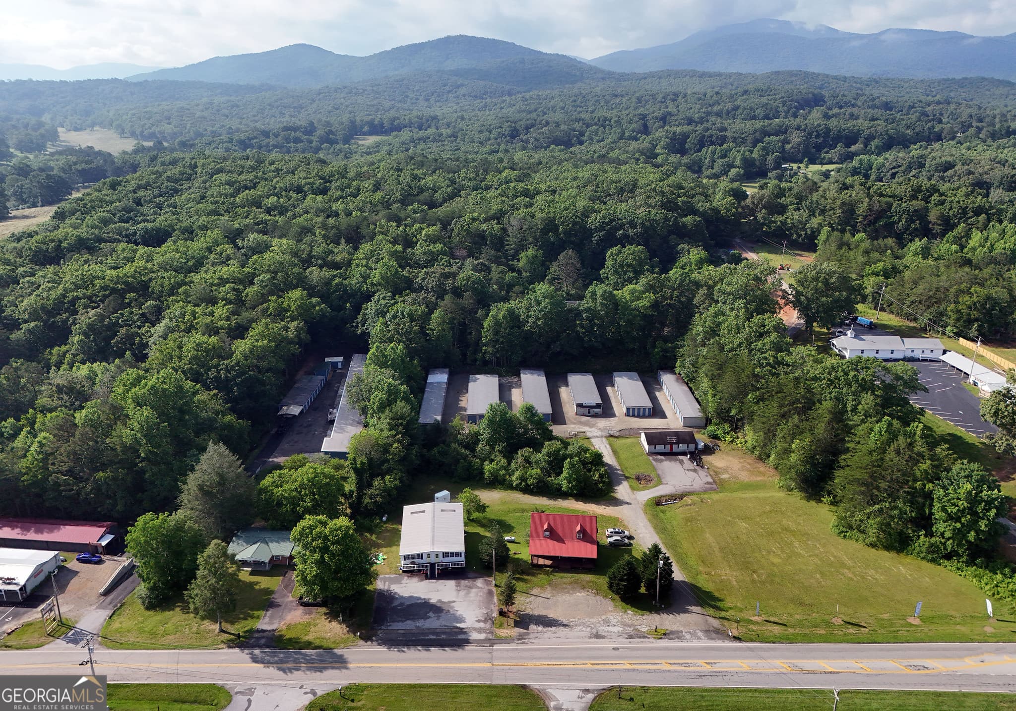 3 bedroom, 2.5 bathroom, 1,640 sq ft cabin,single family residence for sale at 1593 AND 1609 Blue Ridge Hwy, Blairsville, GA 30512 — photo 8