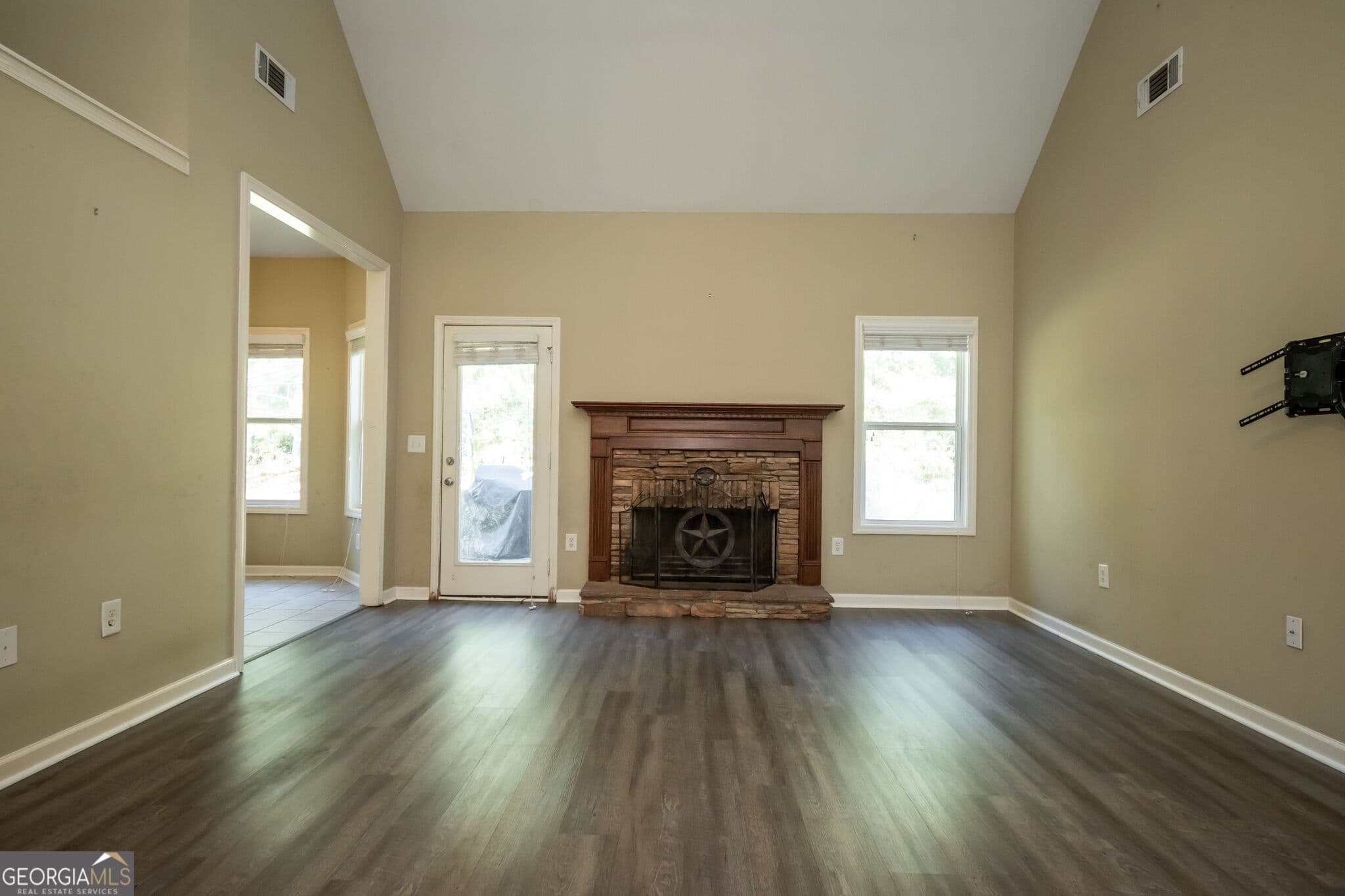 4 bedroom, 2.5 bathroom, 2,362 sq ft single family residence for sale at 1120 Arlington Place, Bogart, GA 30622 — photo 2