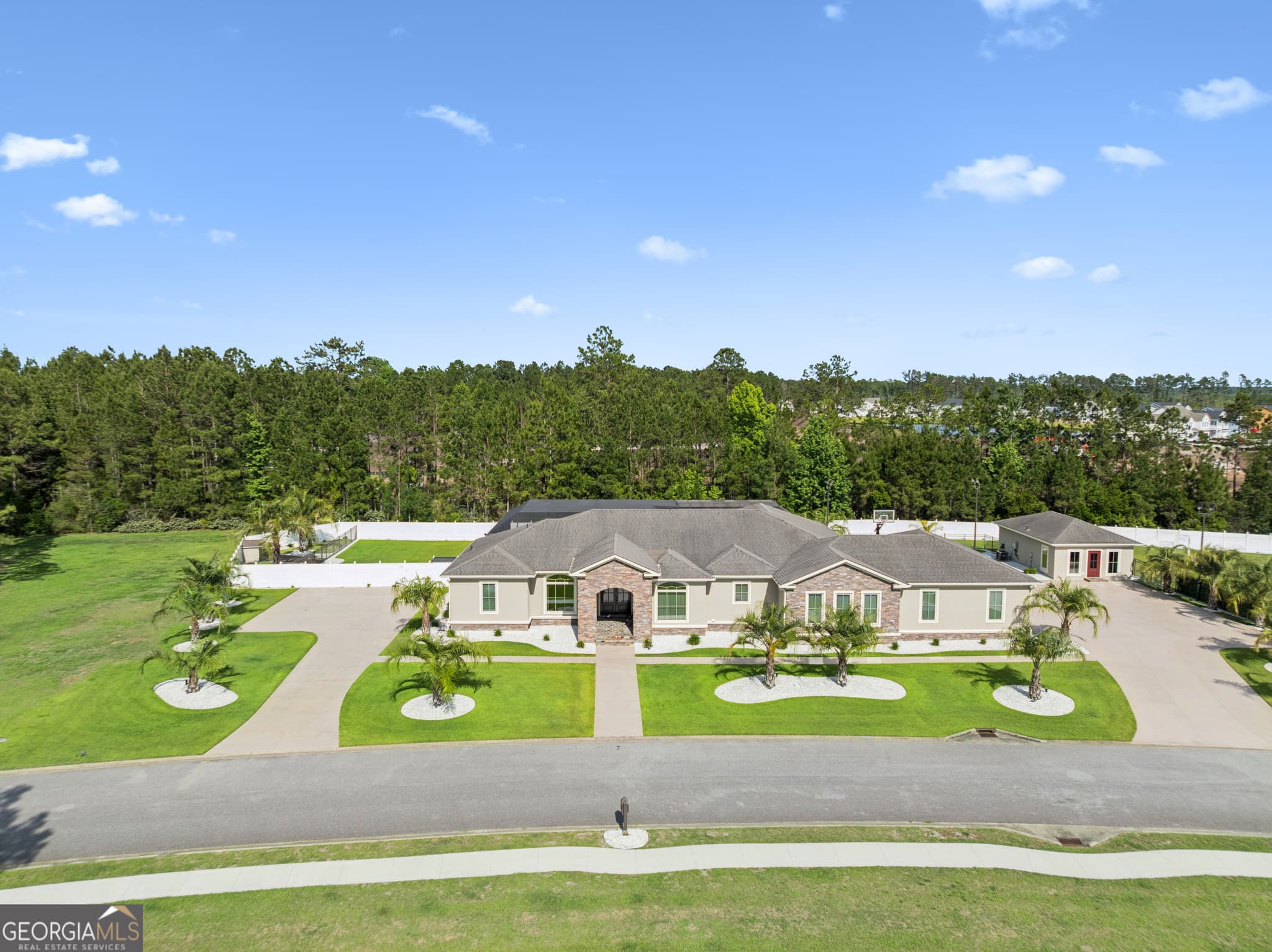 6 bedroom, 5 bathroom, 3,543 sq ft single family residence for sale at 240 Belmont Circle, Brunswick, GA 31525 — photo 3