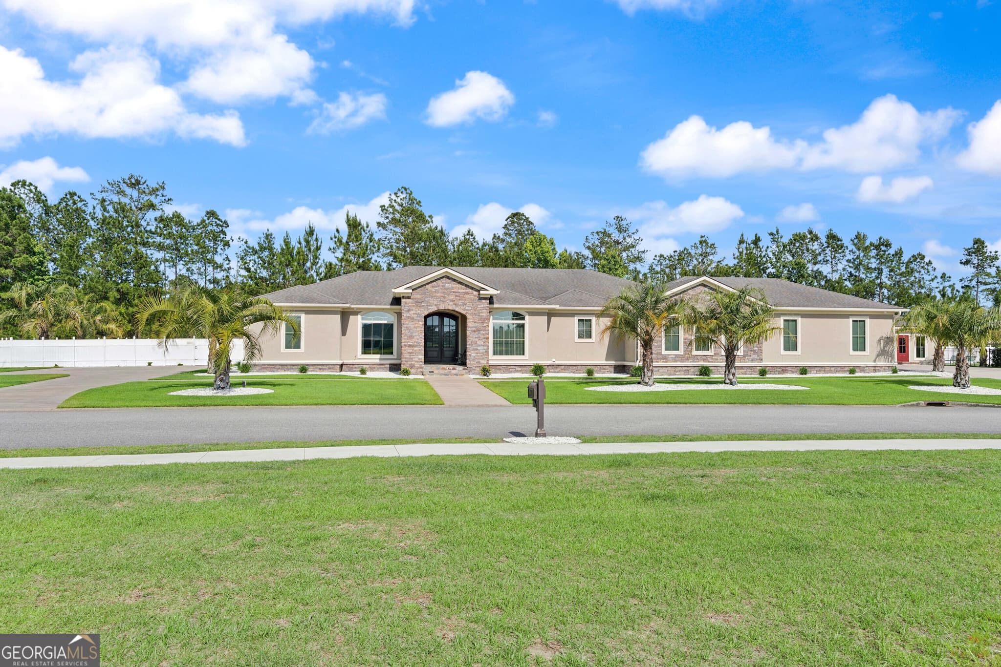 6 bedroom, 5 bathroom, 3,543 sq ft single family residence for sale at 240 Belmont Circle, Brunswick, GA 31525 — photo 8