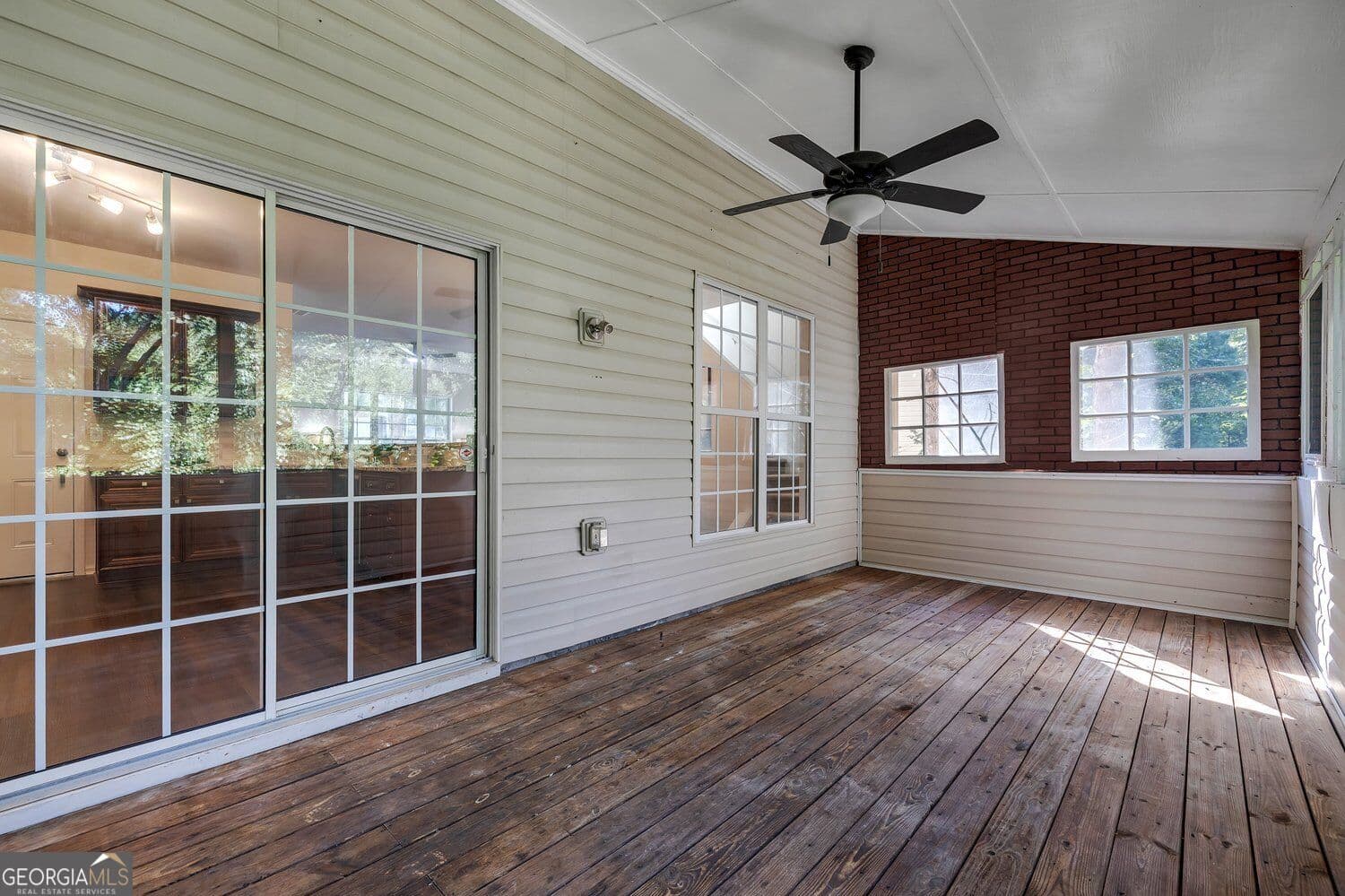 3 bedroom, 2.5 bathroom, 1,552 sq ft single family residence for sale at 415 Wittenridge Court, Alpharetta, GA 30022 — photo 6